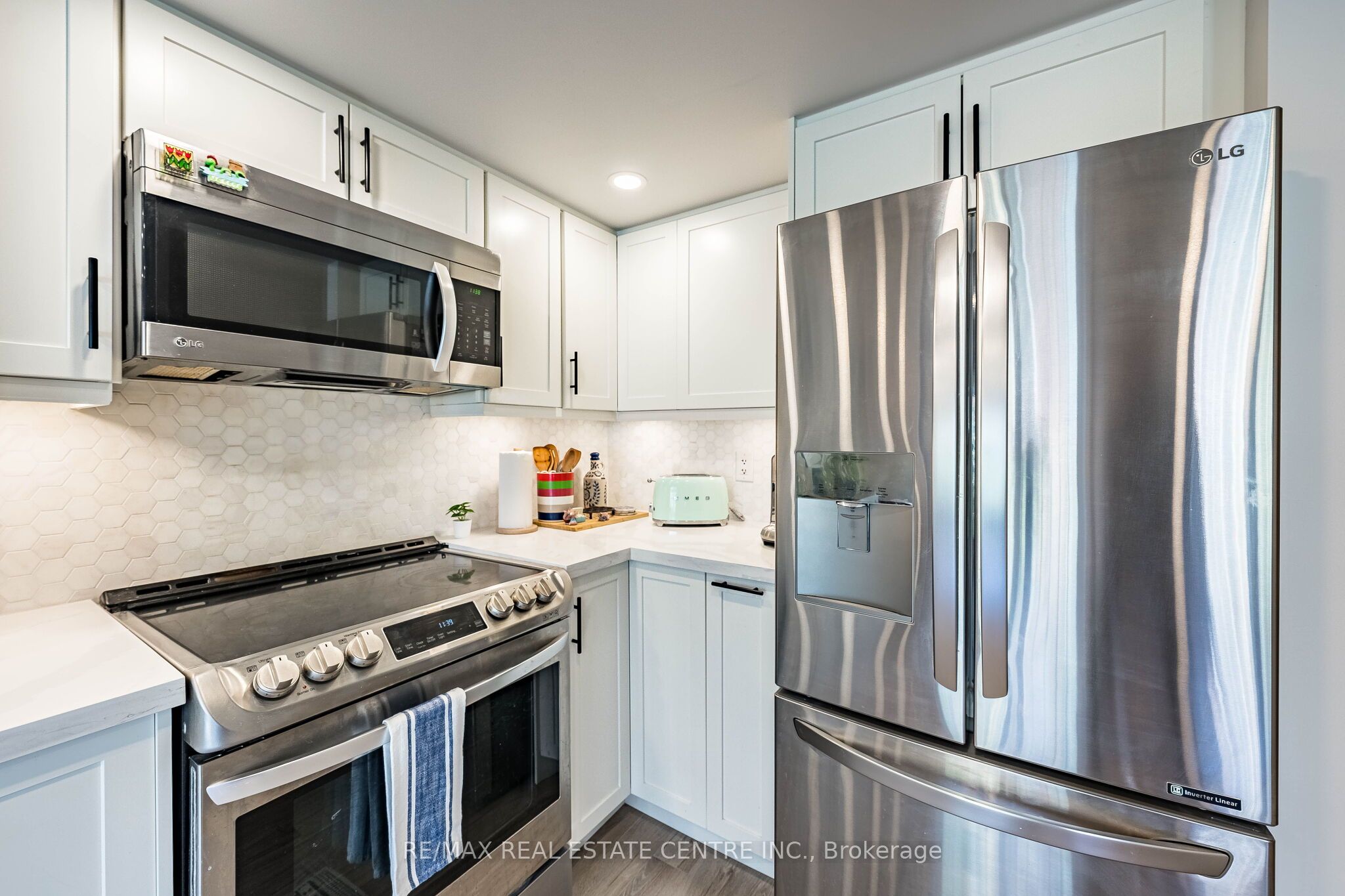 16 Laidlaw Street 920, Toronto, ON M6K 1X2 photo 3
