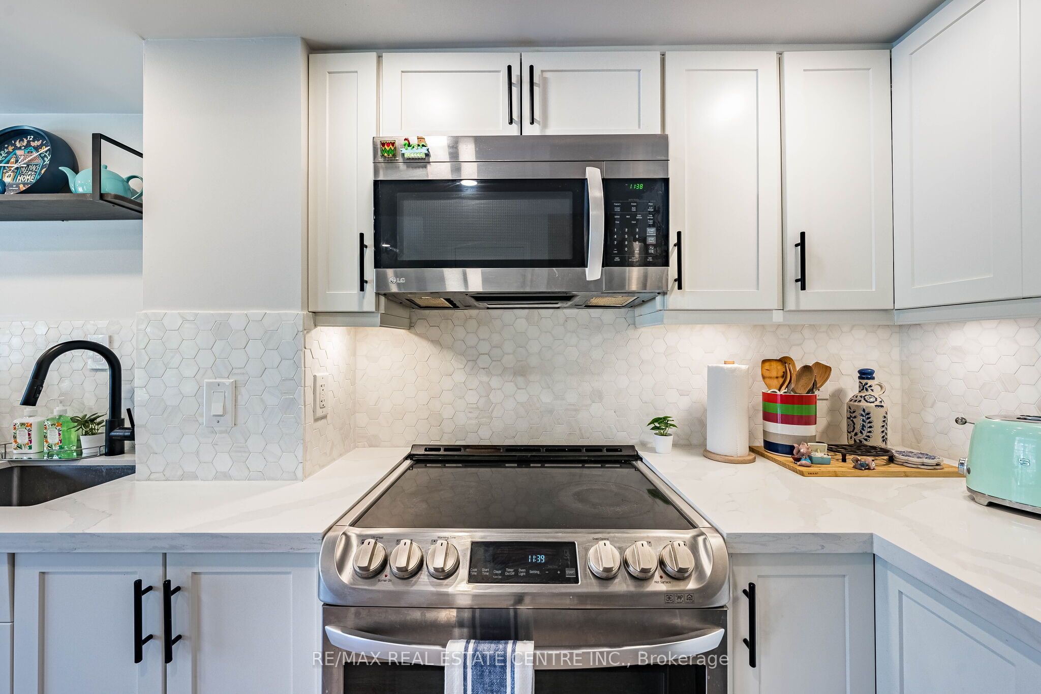 16 Laidlaw Street 920, Toronto, ON M6K 1X2 photo 4