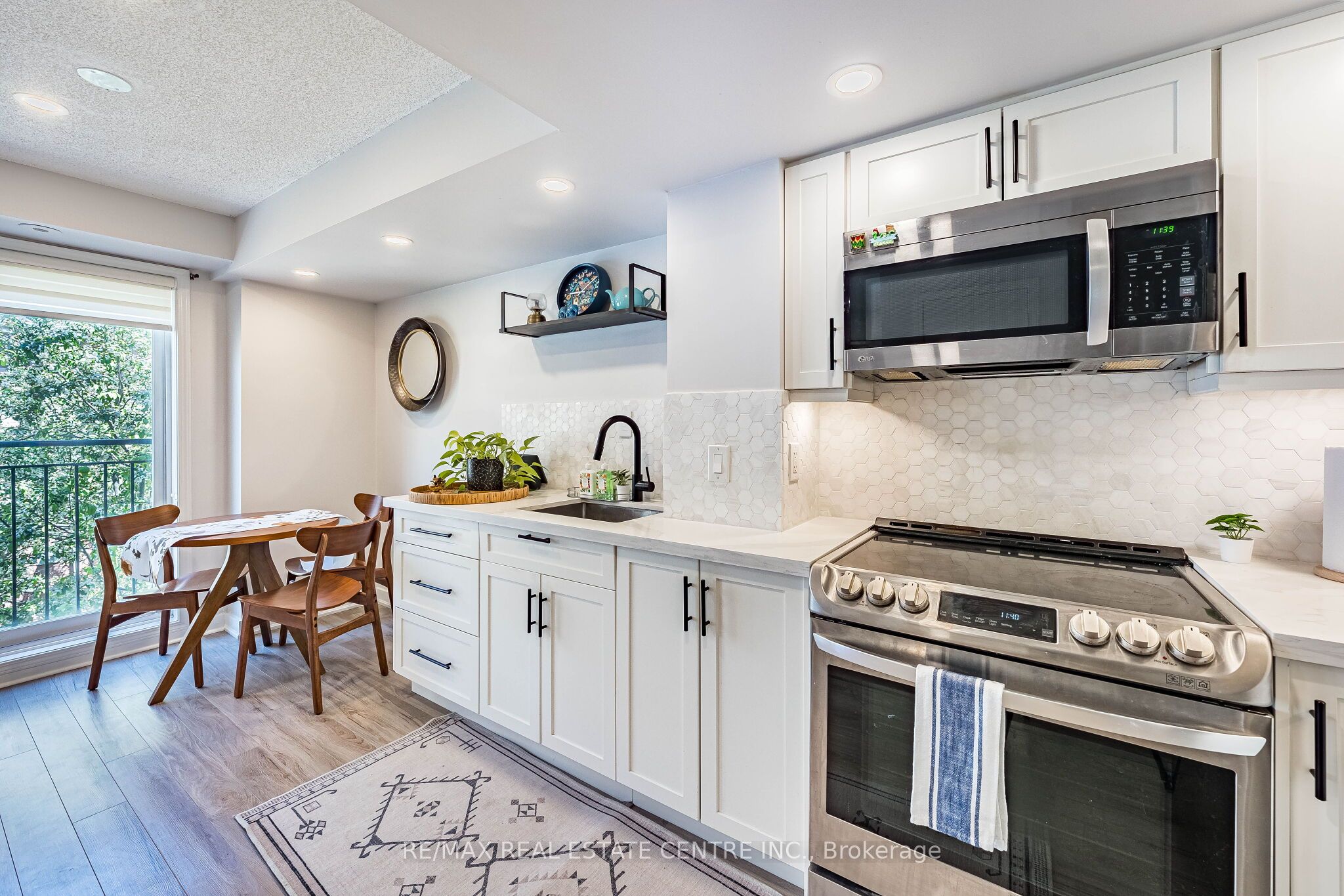 16 Laidlaw Street 920, Toronto, ON M6K 1X2 photo 5