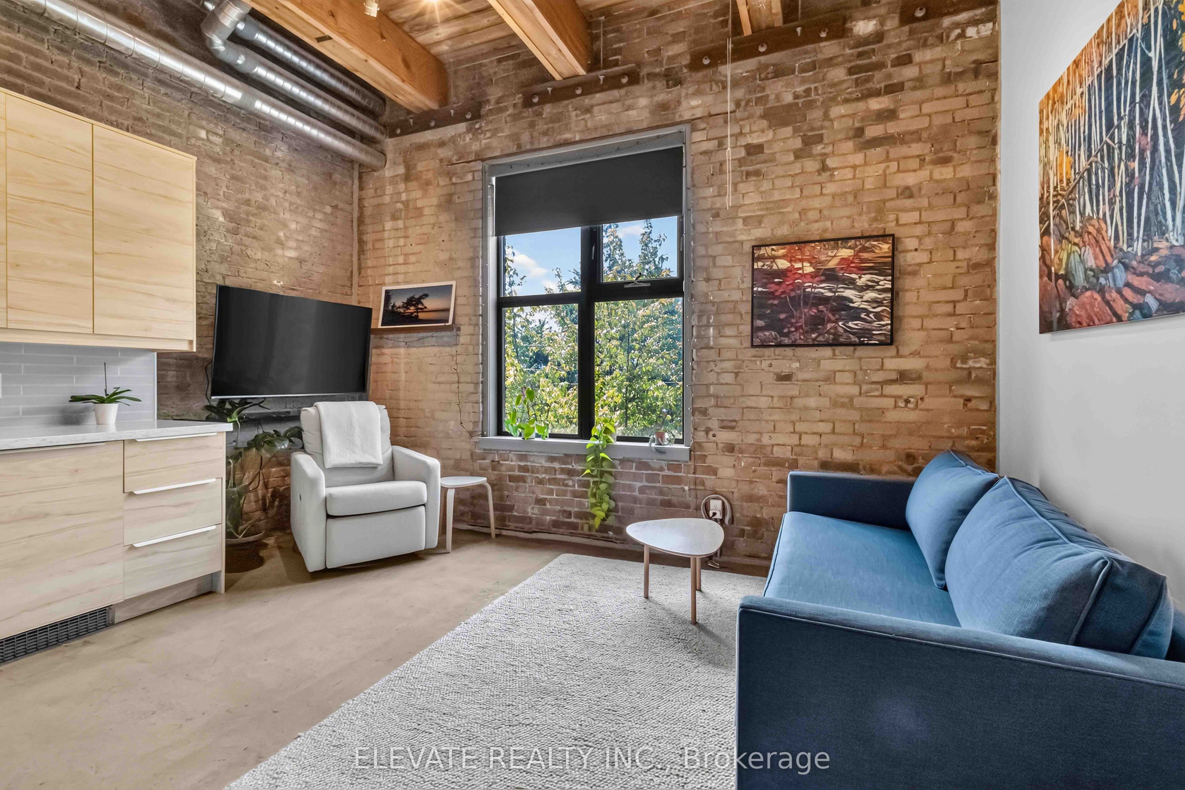 363 Sorauren Avenue 312, Toronto, ON M6R 3C1