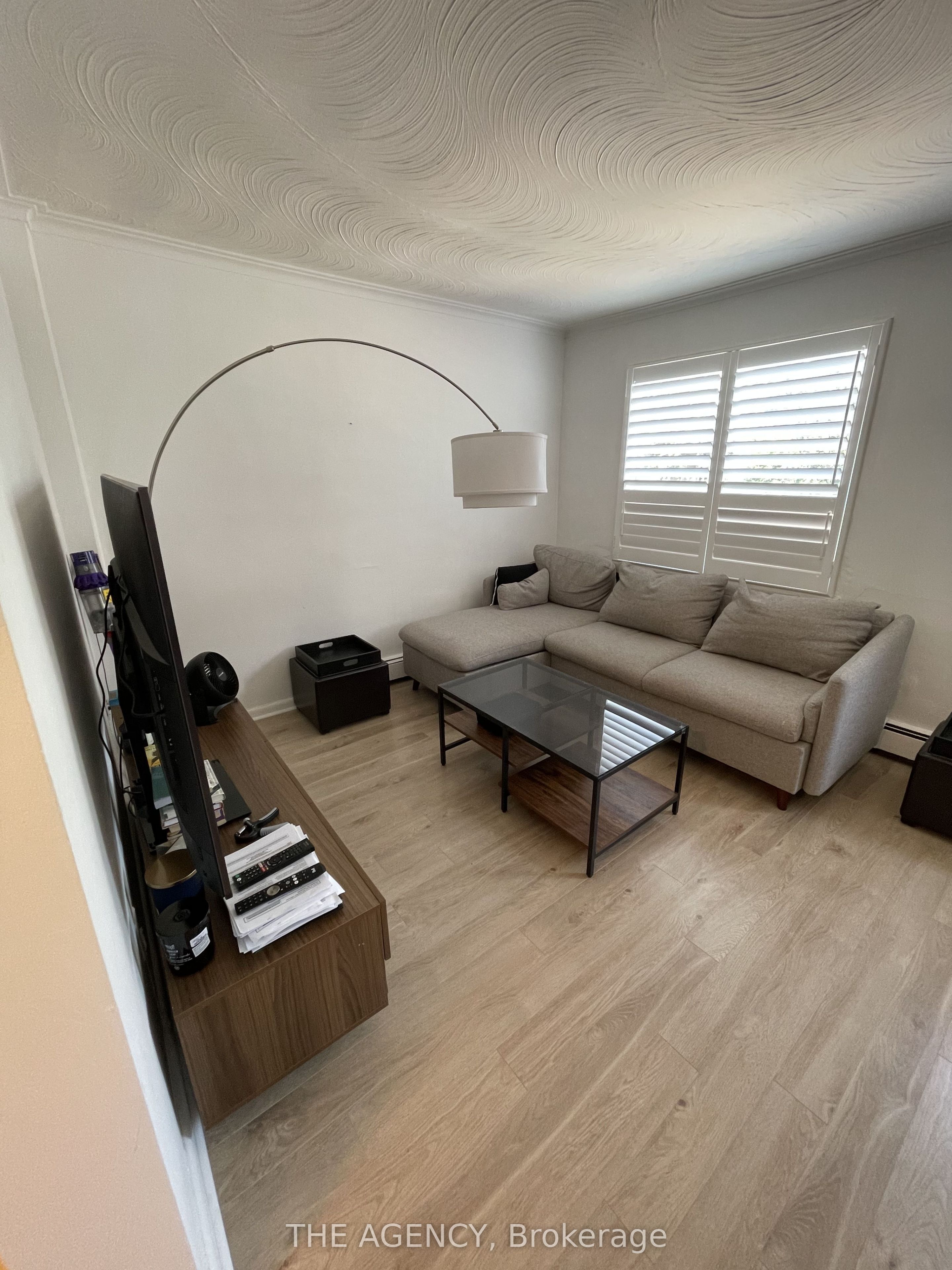 2940 Dundas Street W 4, Toronto, ON M6P 1Y8