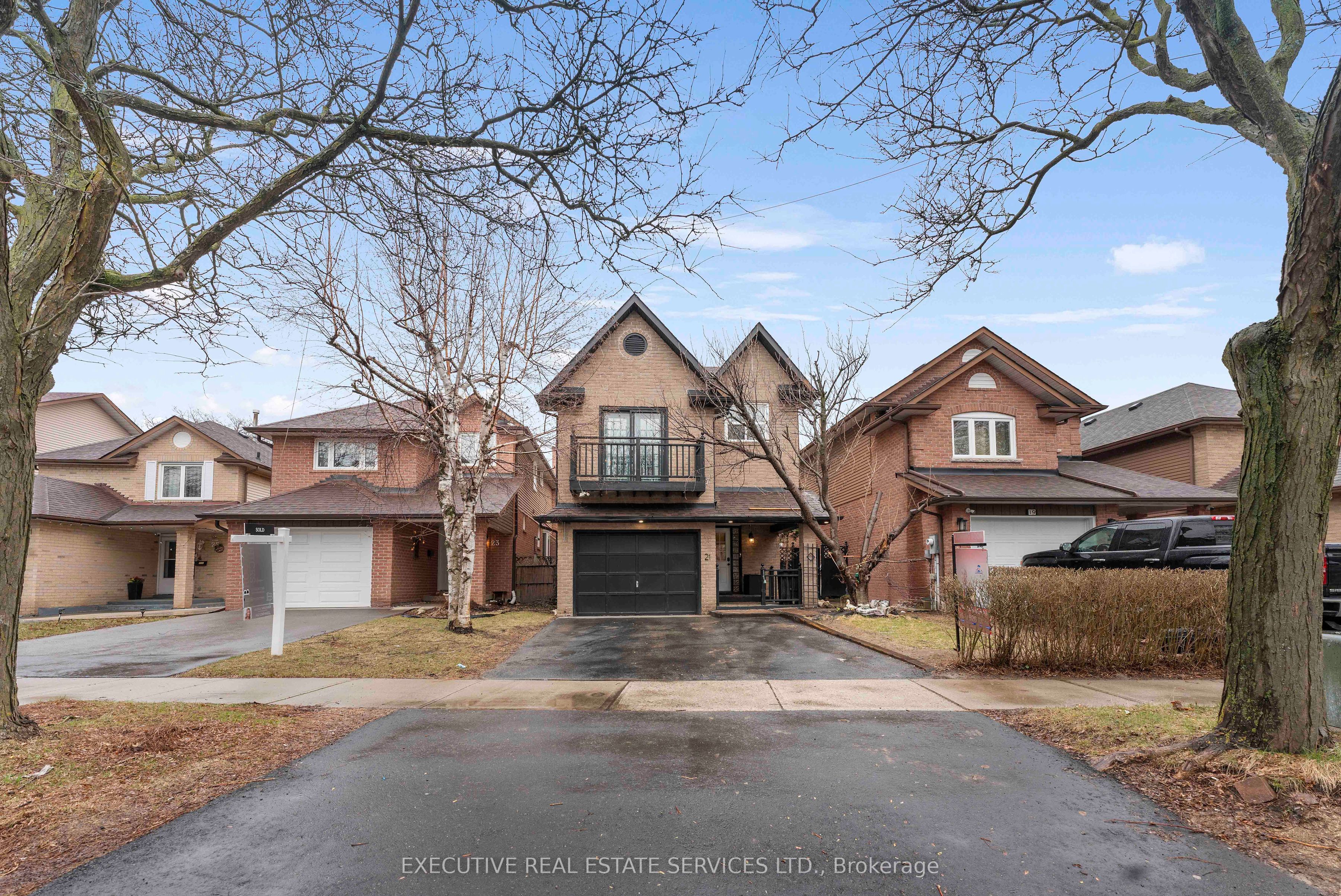 21 Garden Avenue, Brampton, ON L6X 1M4 photo 2