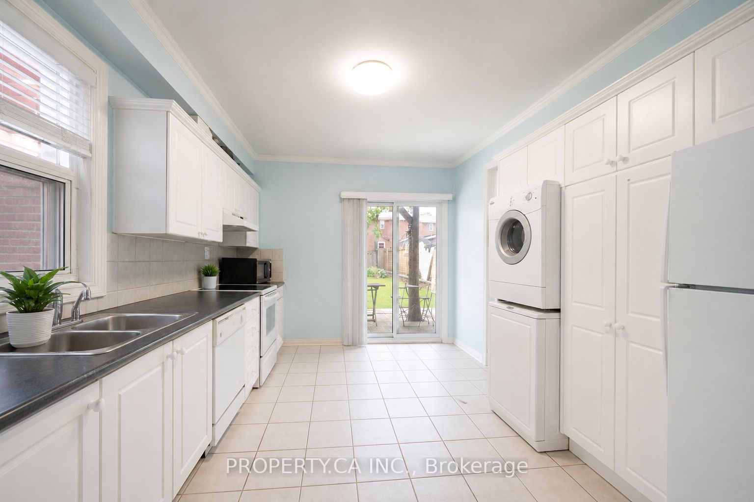 107 Runnymede Road 1, Toronto, ON M6S 2Y4