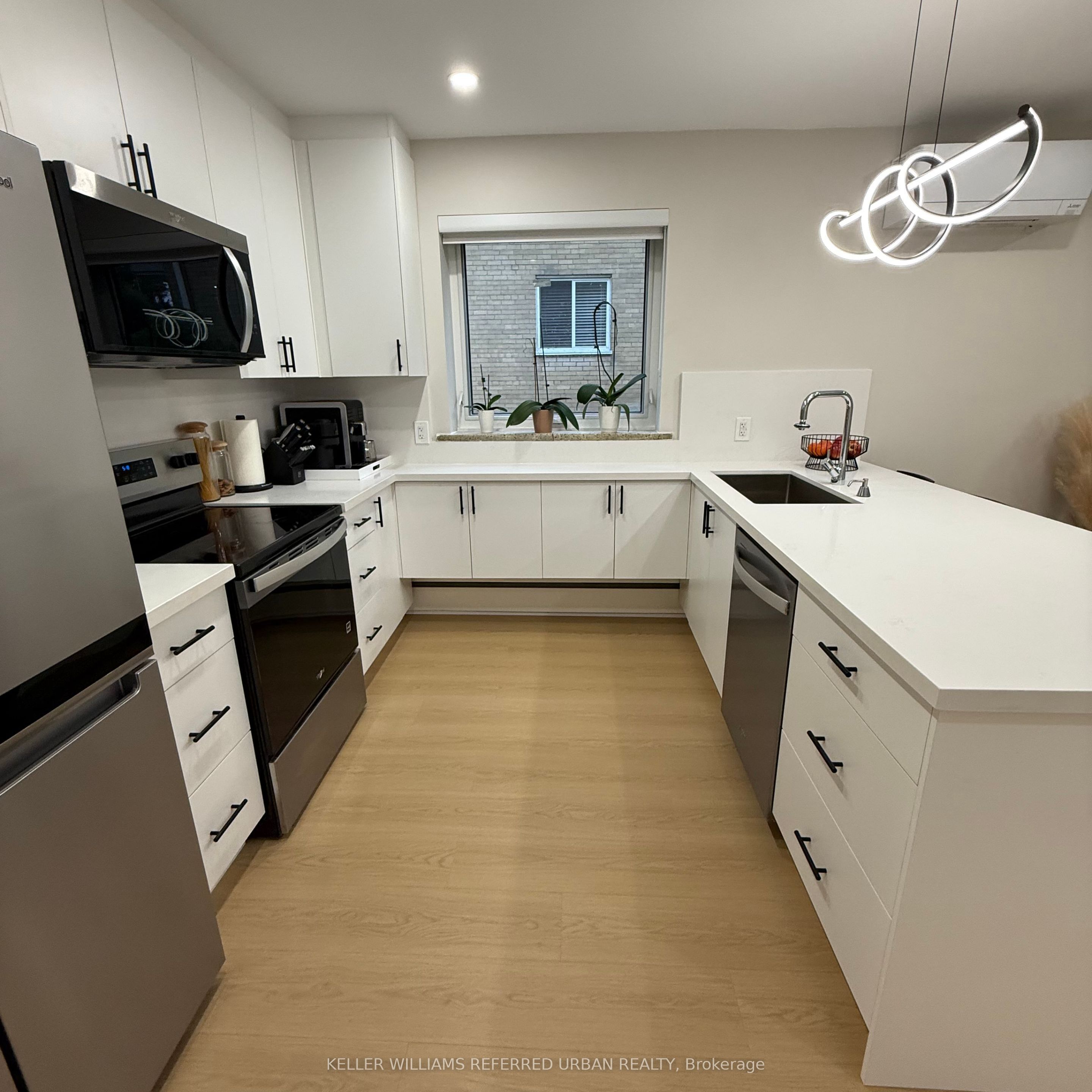 27 Cannon Road 6, Toronto, ON M8Y 1R8 photo 2