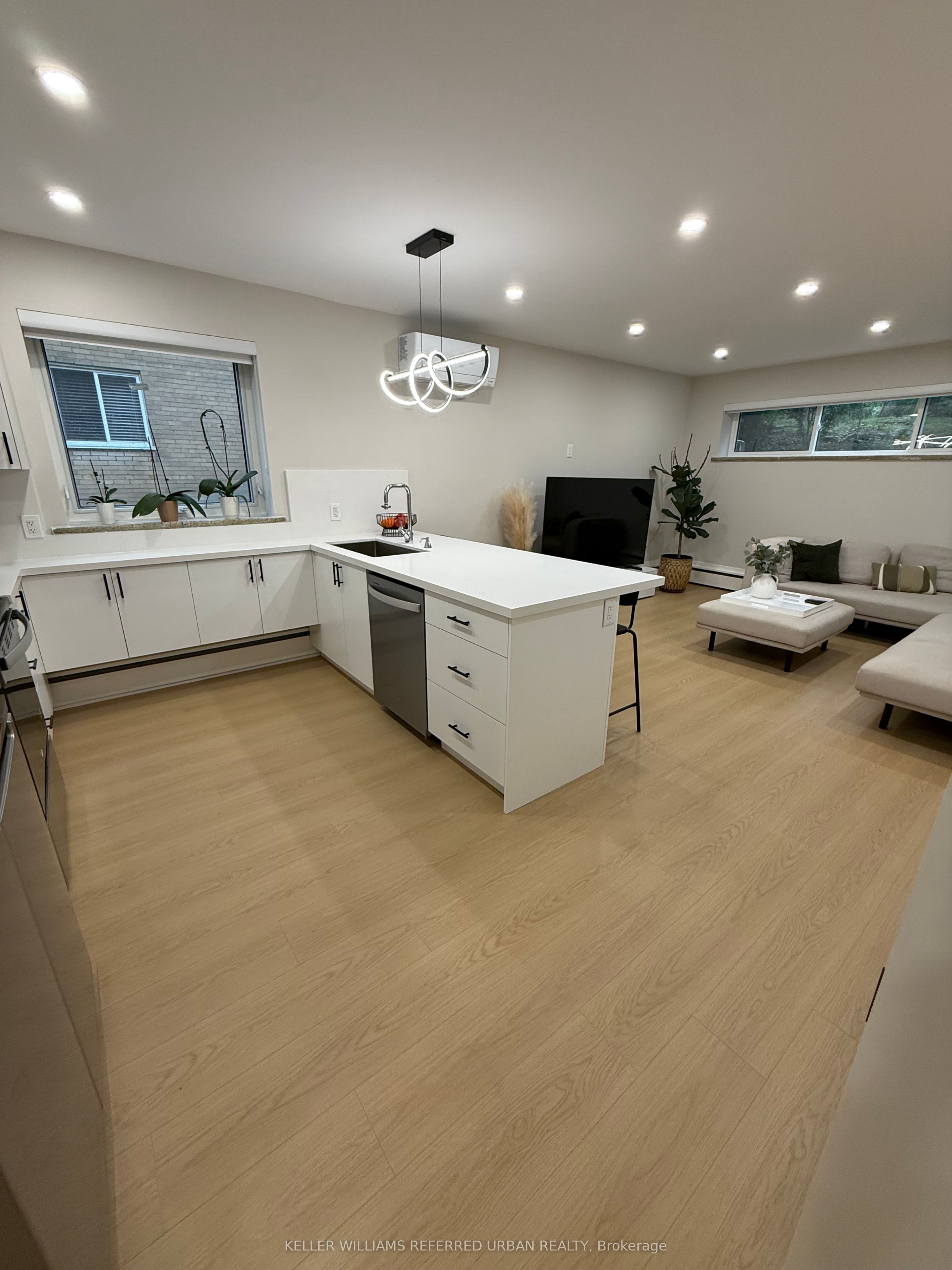 27 Cannon Road 6, Toronto, ON M8Y 1R8 photo 3