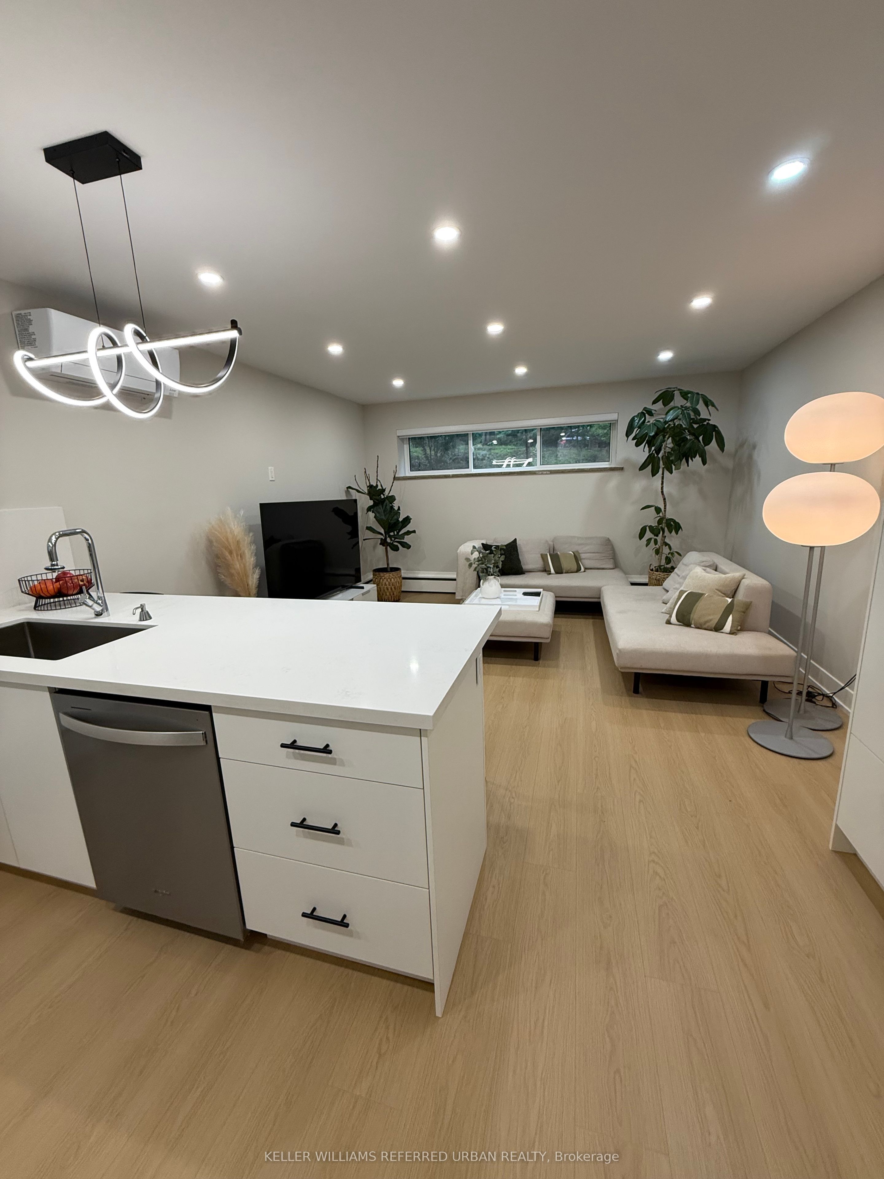 27 Cannon Road 6, Toronto, ON M8Y 1R8 photo 4