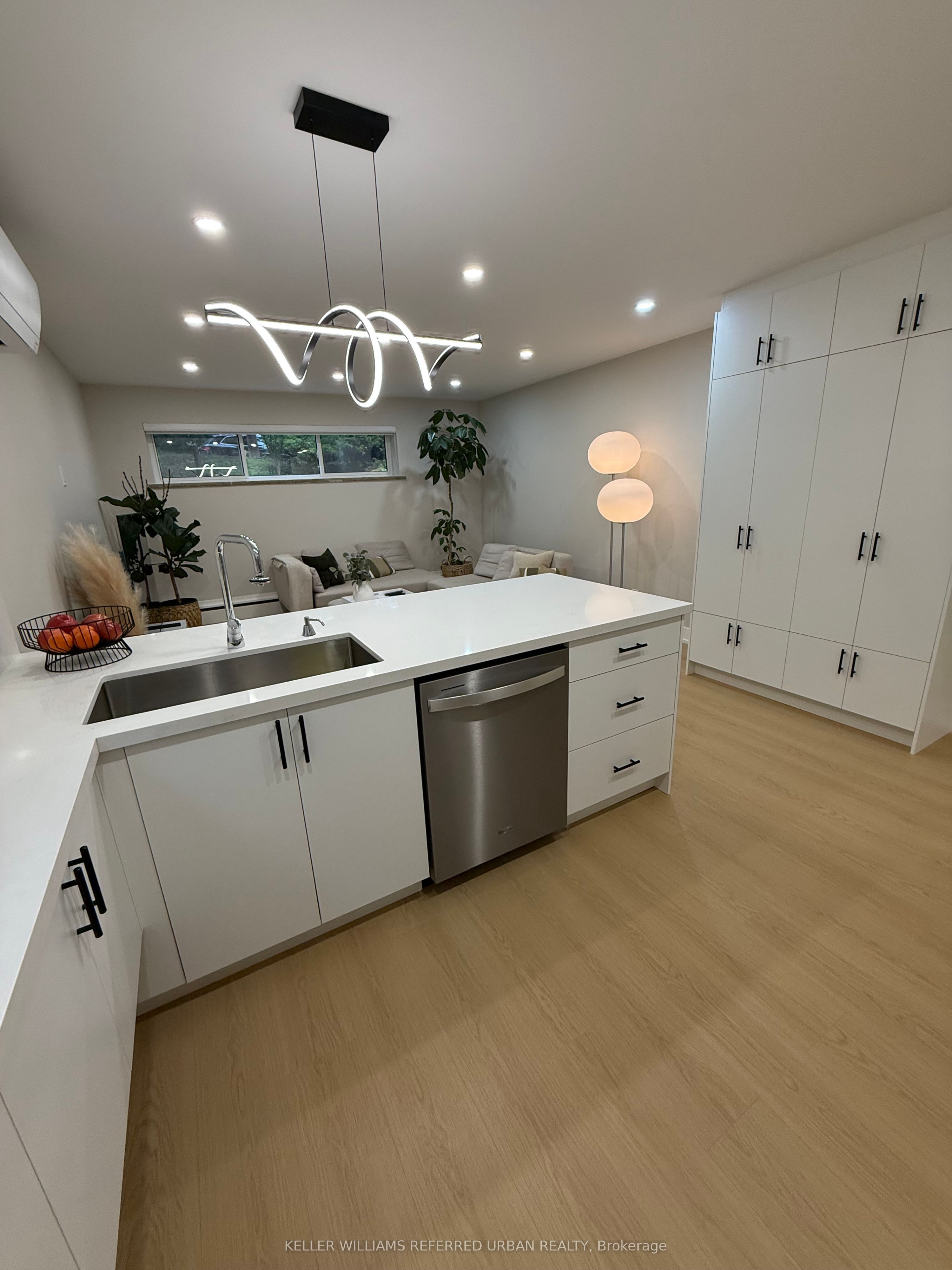 27 Cannon Road 6, Toronto, ON M8Y 1R8 photo 5