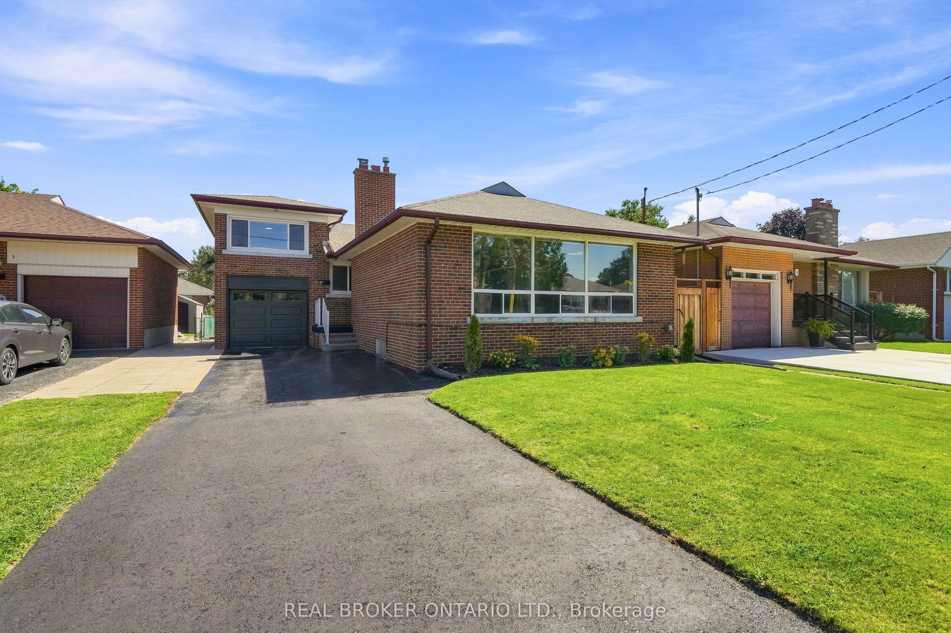 7 Allison Drive, Toronto, ON M8Z 3Z9