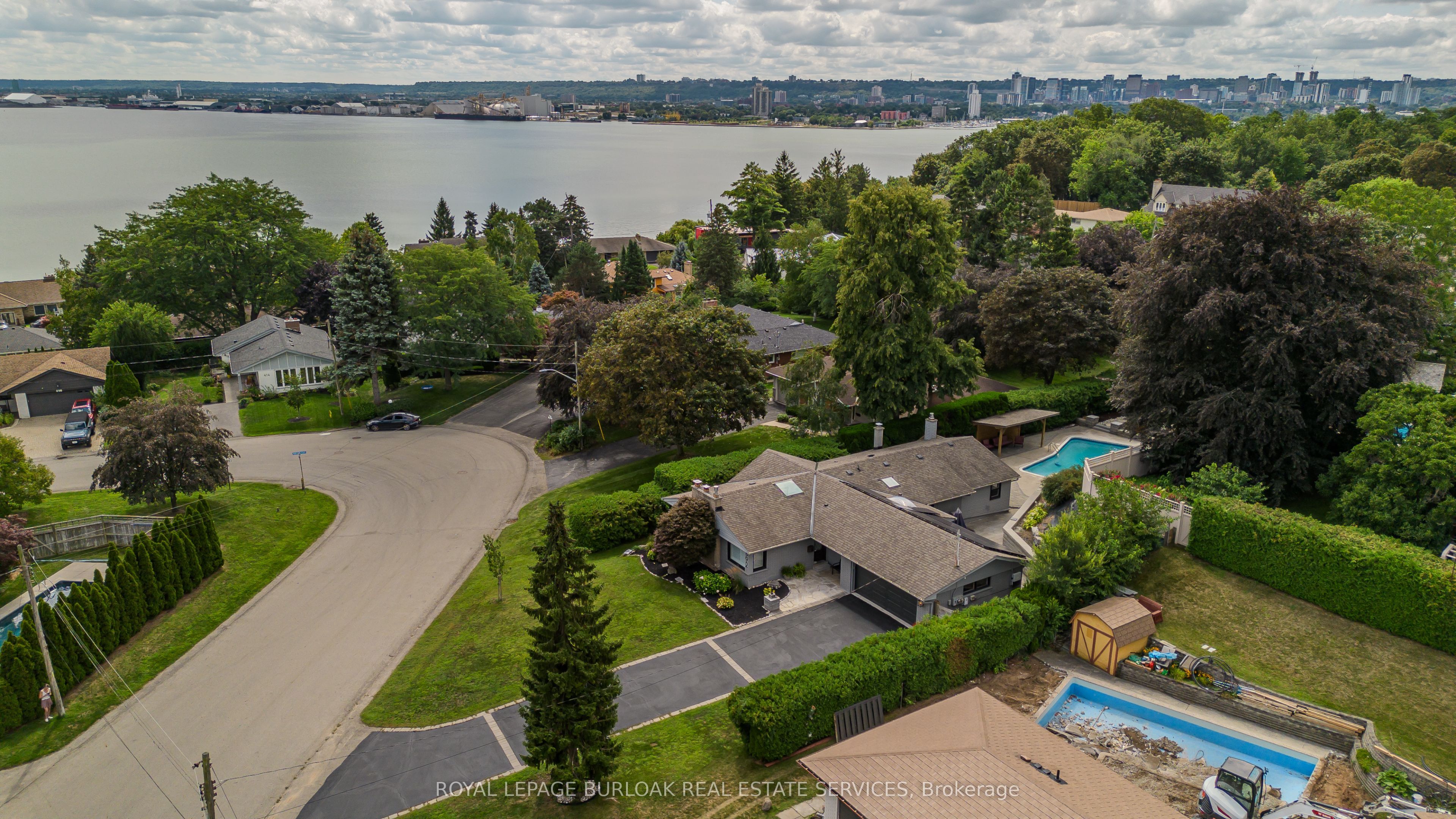 892 North Shore Boulevard W, Burlington, ON L7T 1A8 photo 2