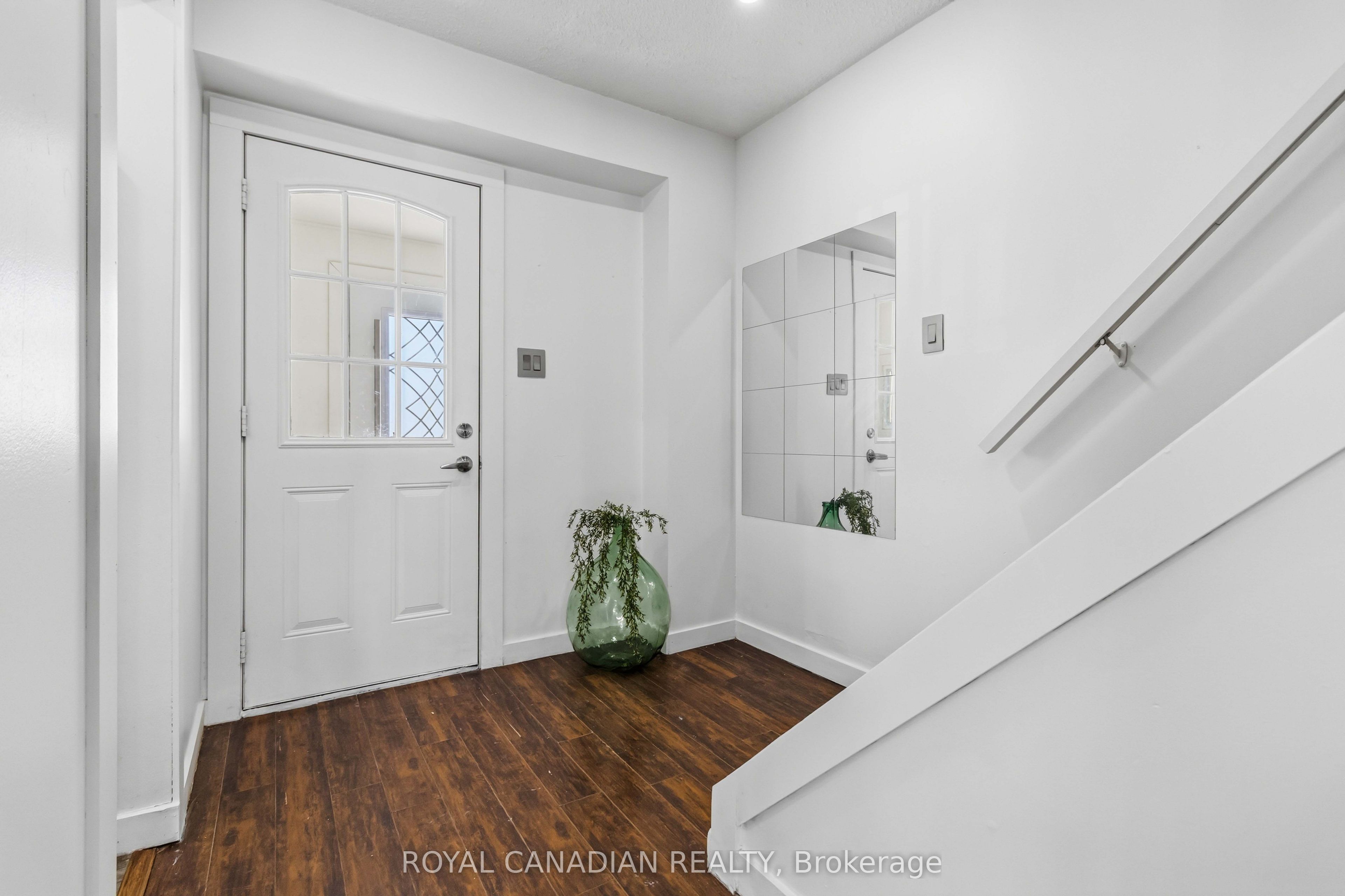 9 Horatio Court, Brampton, ON L6S 1X8 photo 2