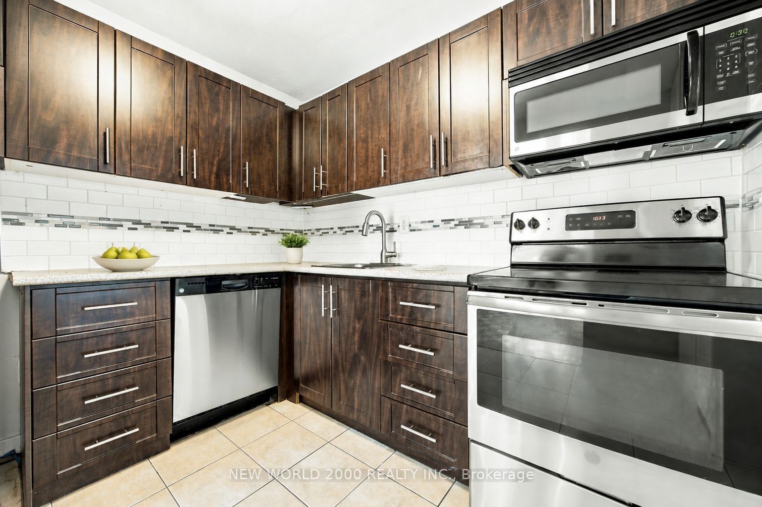 2300 Marine Drive 202, Oakville, ON L6L 1C3