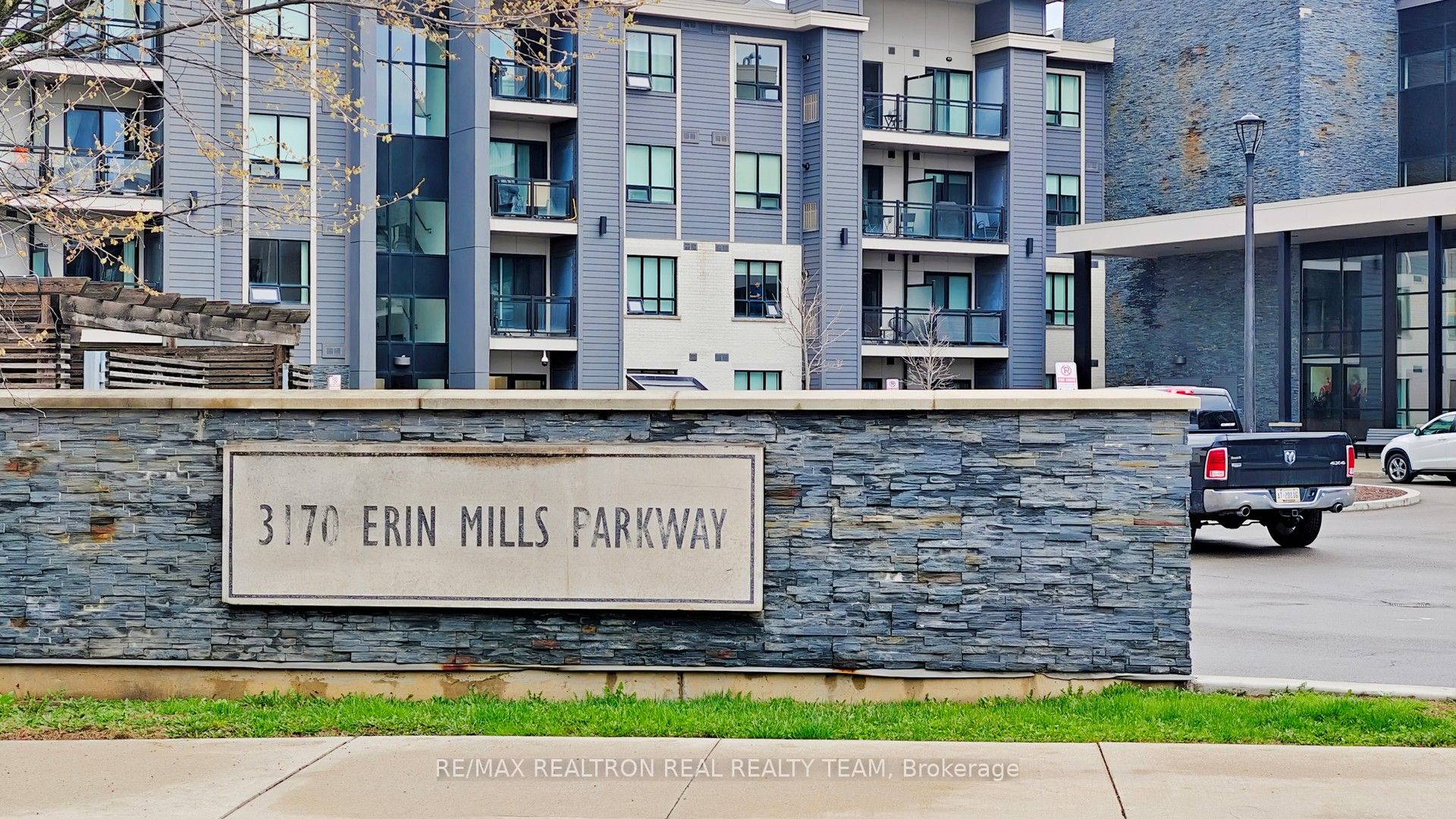 3170 Erin Mills Parkway 332, Mississauga, ON L5L 0B6 photo 3
