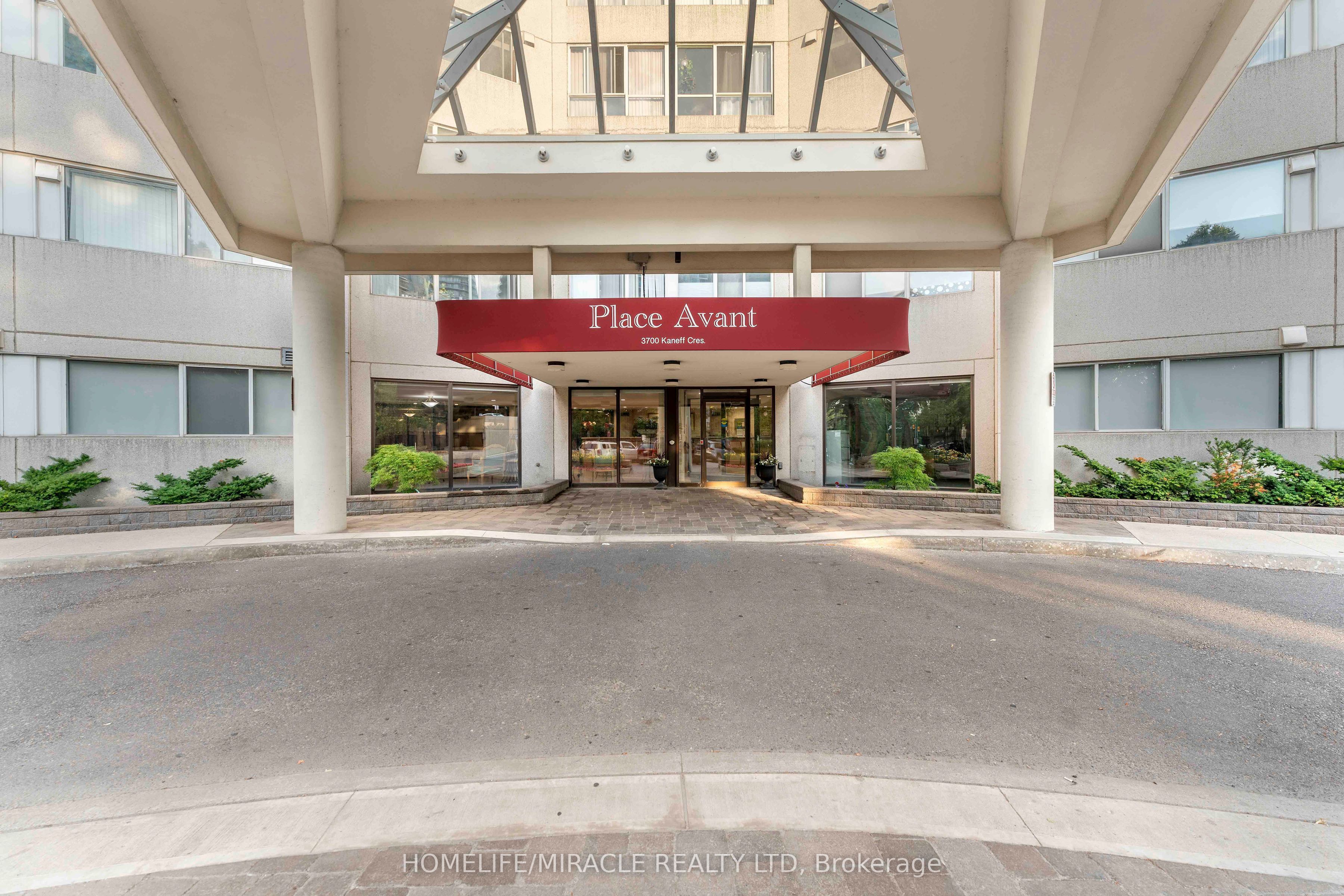 3700 Kaneff Crescent N 202, Mississauga, ON L5A 4B8 photo 2