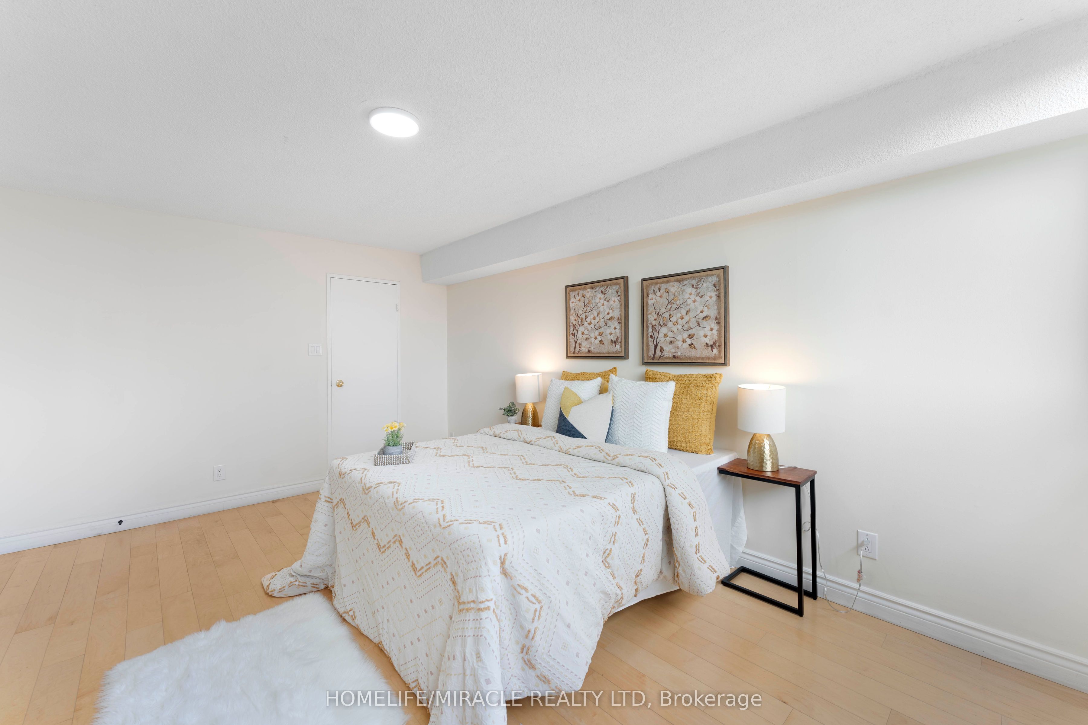 3700 Kaneff Crescent N 202, Mississauga, ON L5A 4B8 photo 5