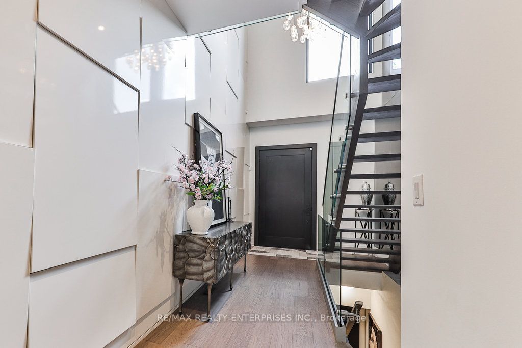 7B Iroquois Avenue, Mississauga, ON L5G 1M7 photo 5