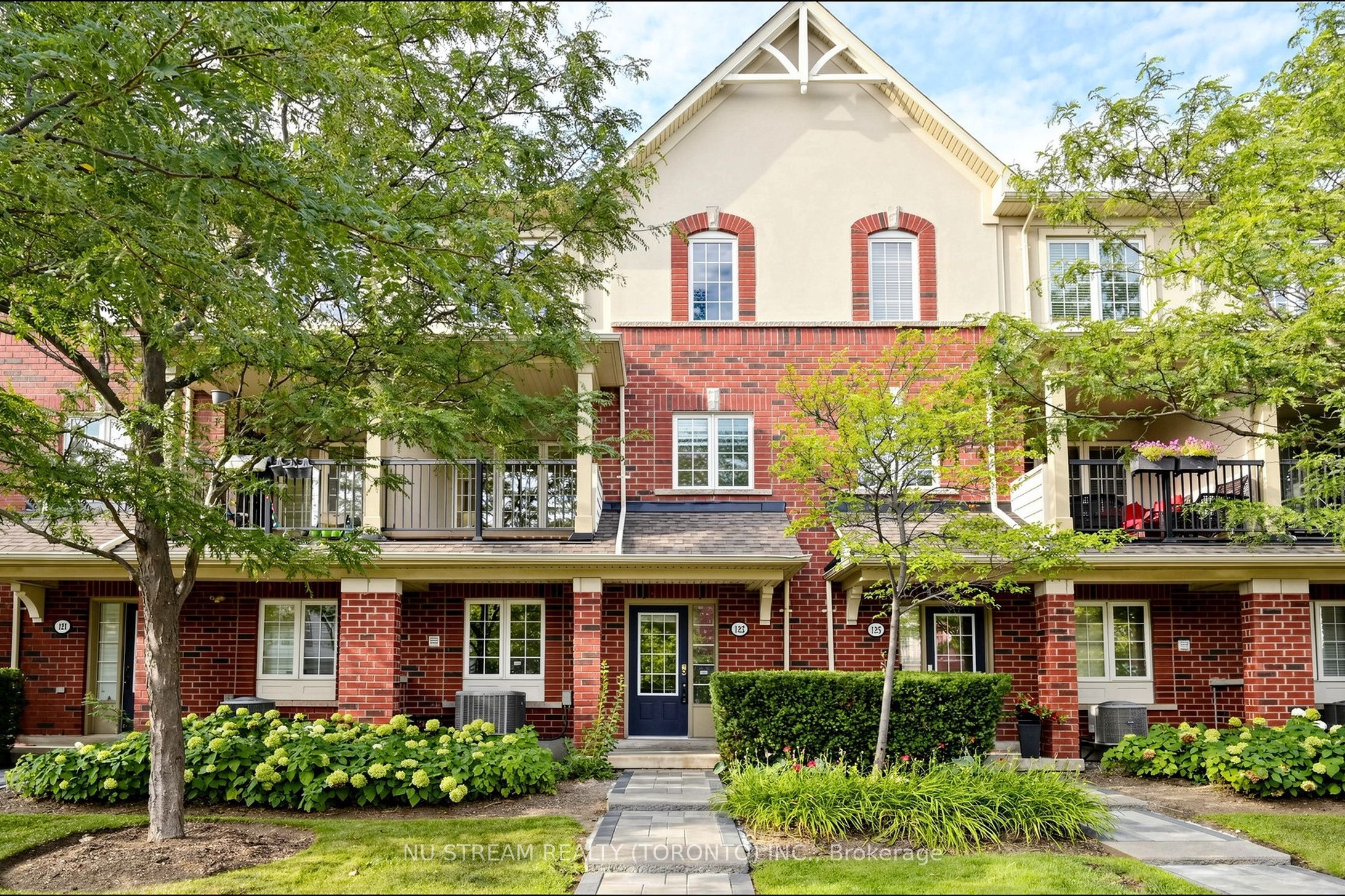 123 Georgian Drive 15, Oakville, ON L6H 0E7 photo 2