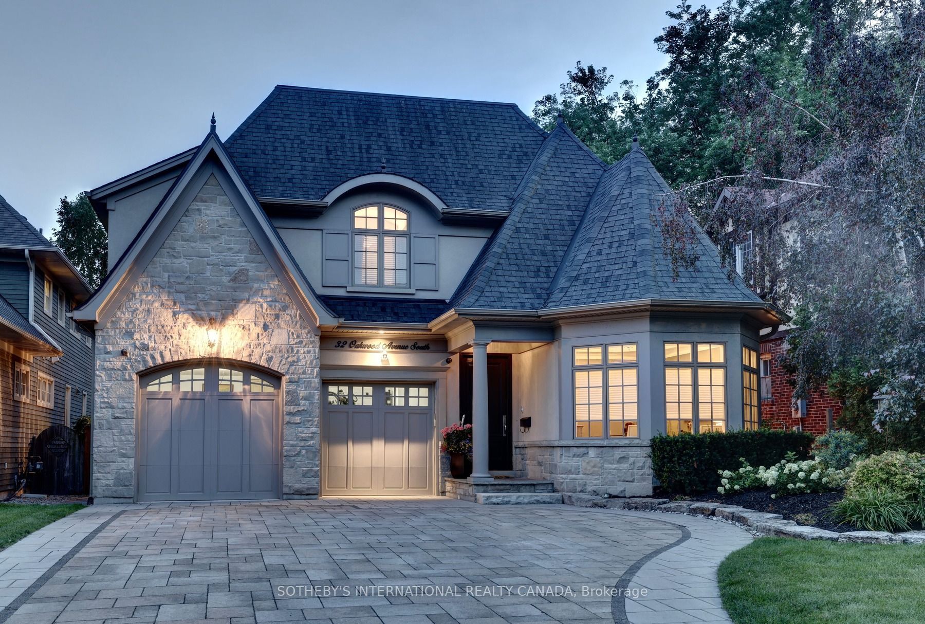 32 Oakwood Avenue S, Mississauga, ON L5G 3L3