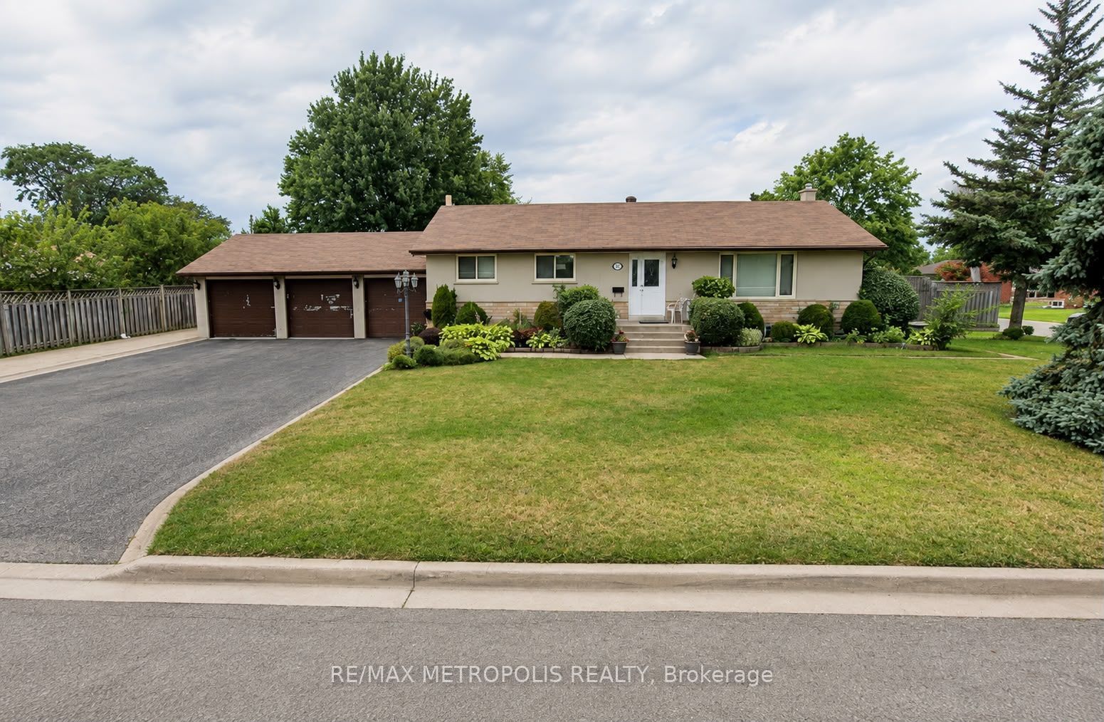 37 Carlyle Crescent Upper, Brampton, ON L6W 2Y9