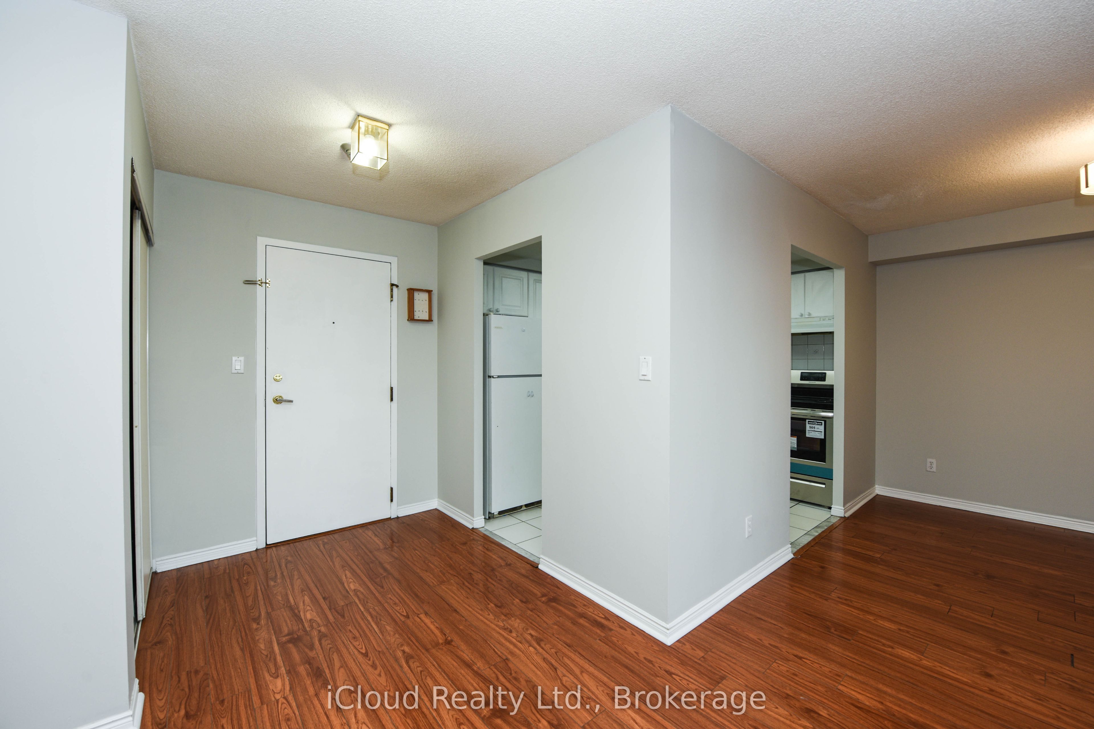 135 Hillcrest Avenue 1512, Mississauga, ON L5B 4B1 photo 3