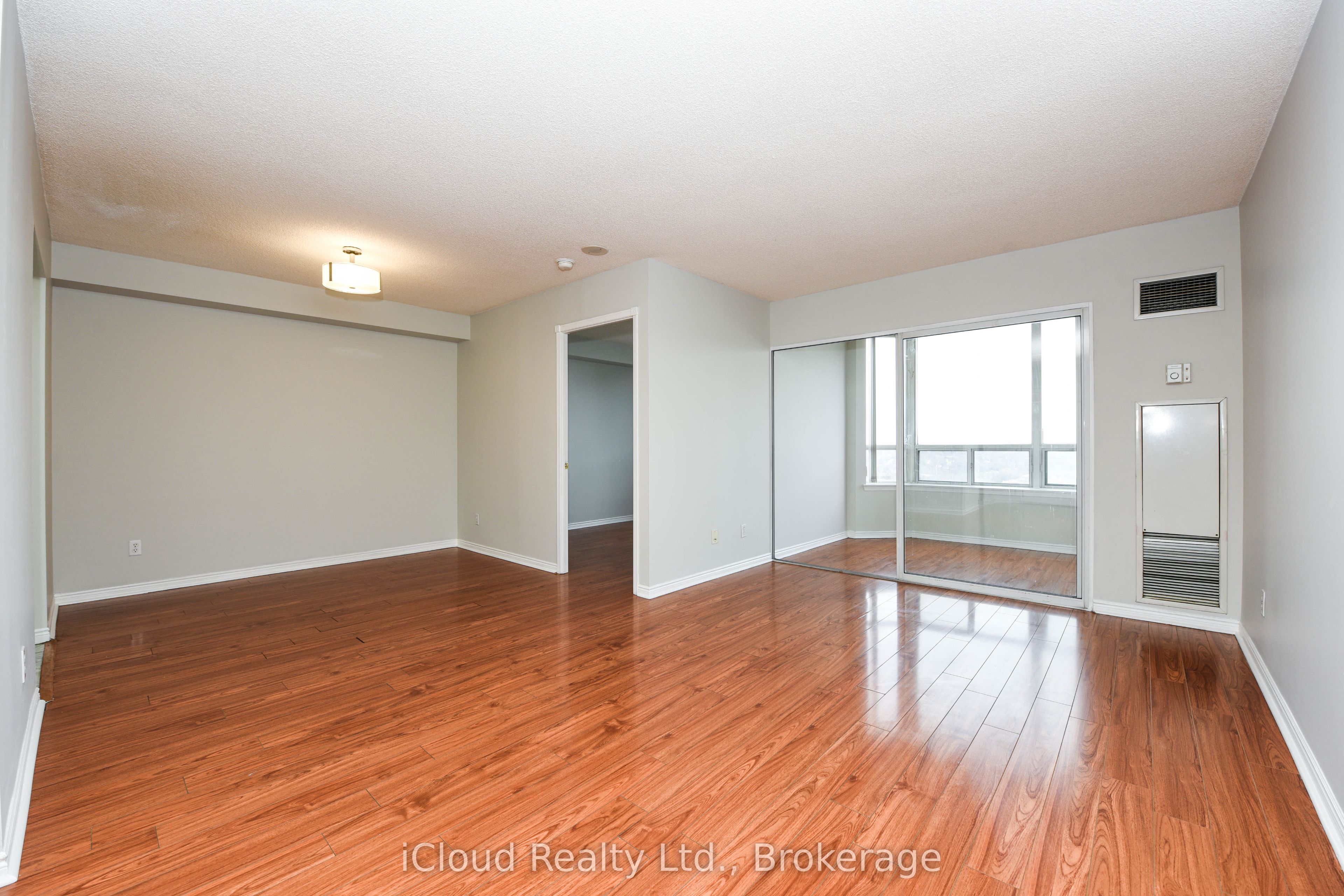 135 Hillcrest Avenue 1512, Mississauga, ON L5B 4B1 photo 4