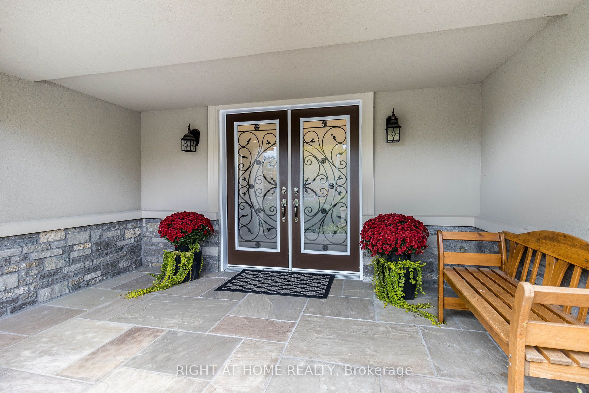 2463 Rebecca Street, Oakville, ON L6L 2B1 photo 2