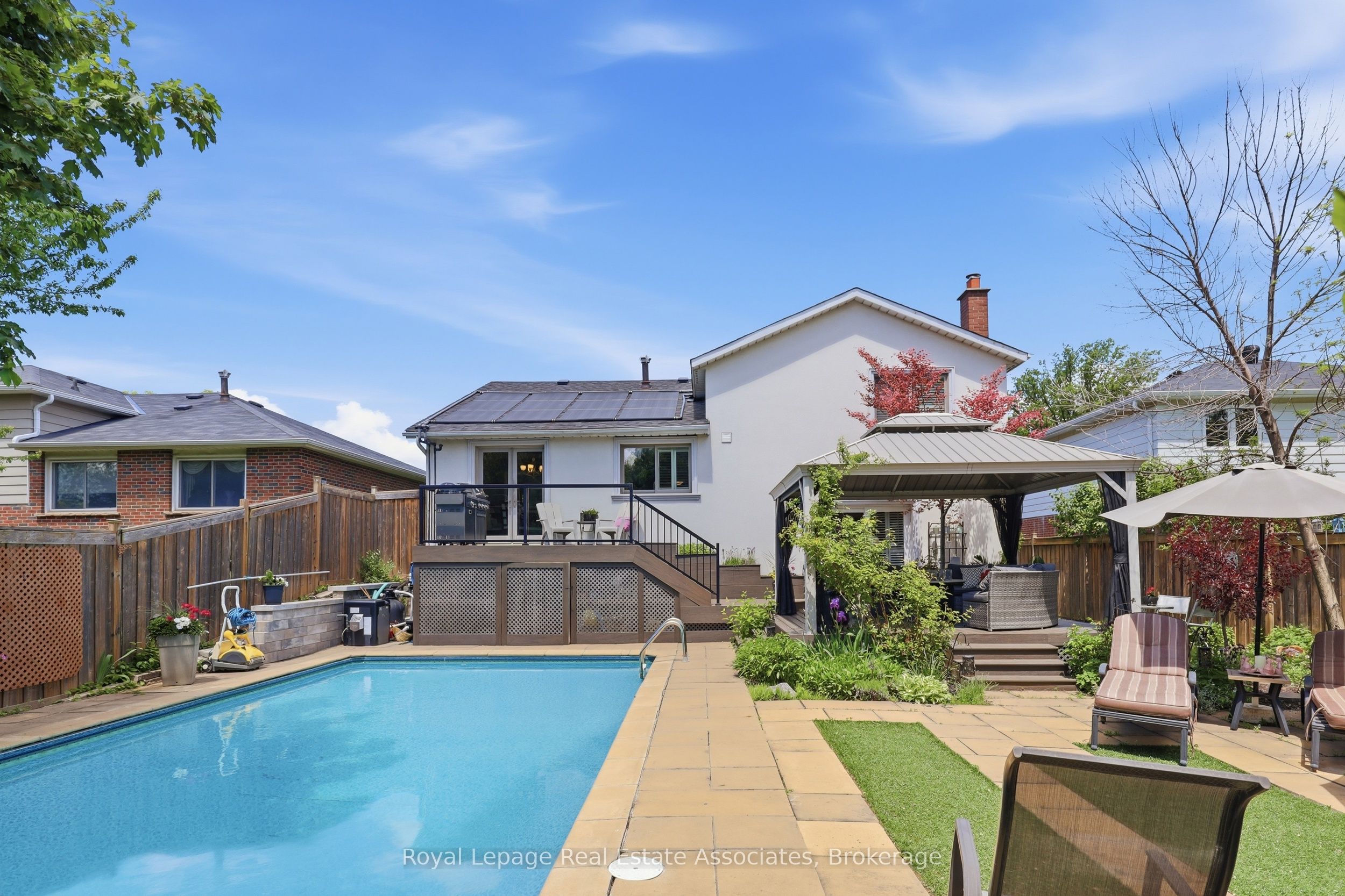 2580 Homelands Drive, Mississauga, ON L5K 1H6 photo 2