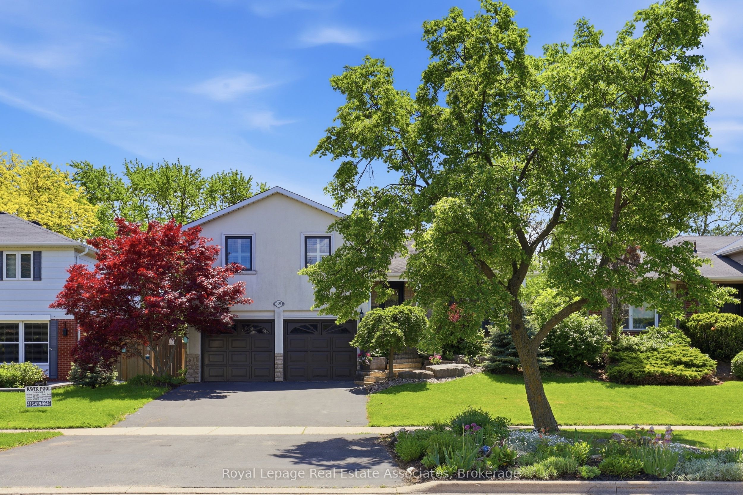 2580 Homelands Drive, Mississauga, ON L5K 1H6 photo 3