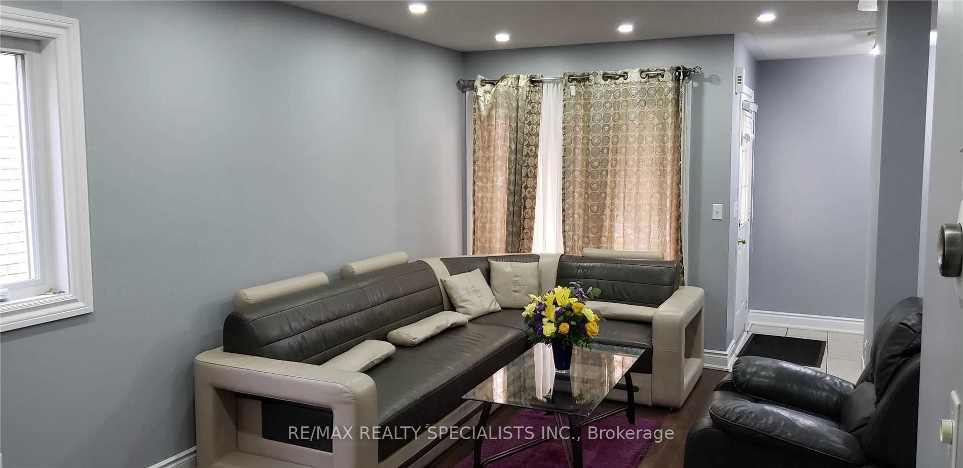 1361 Quest Circle MAIN & 2ND, Mississauga, ON L5N 8B7 photo 3