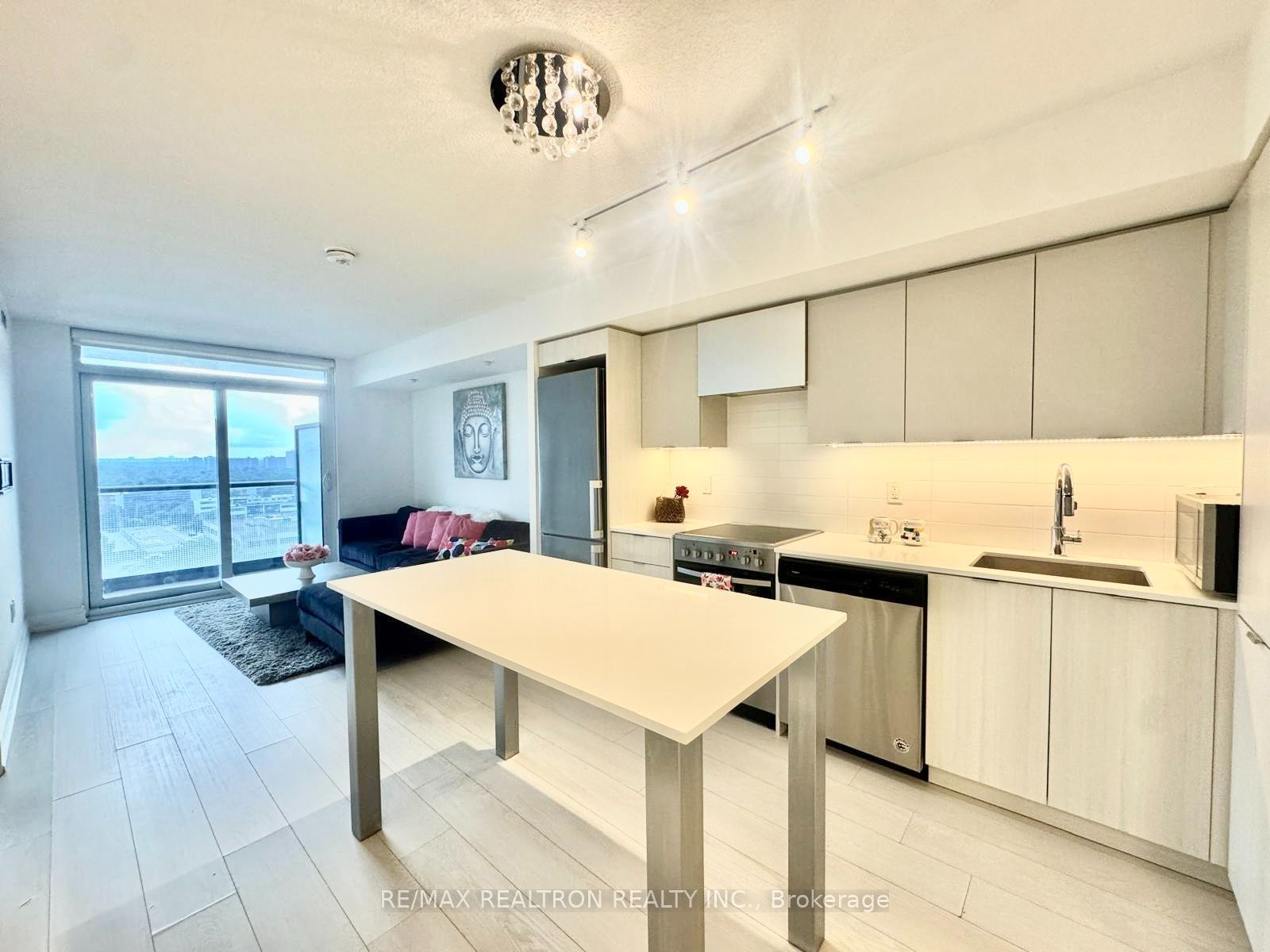 30 Gibbs Road 1310, Toronto, ON M9B 0E4 photo 3