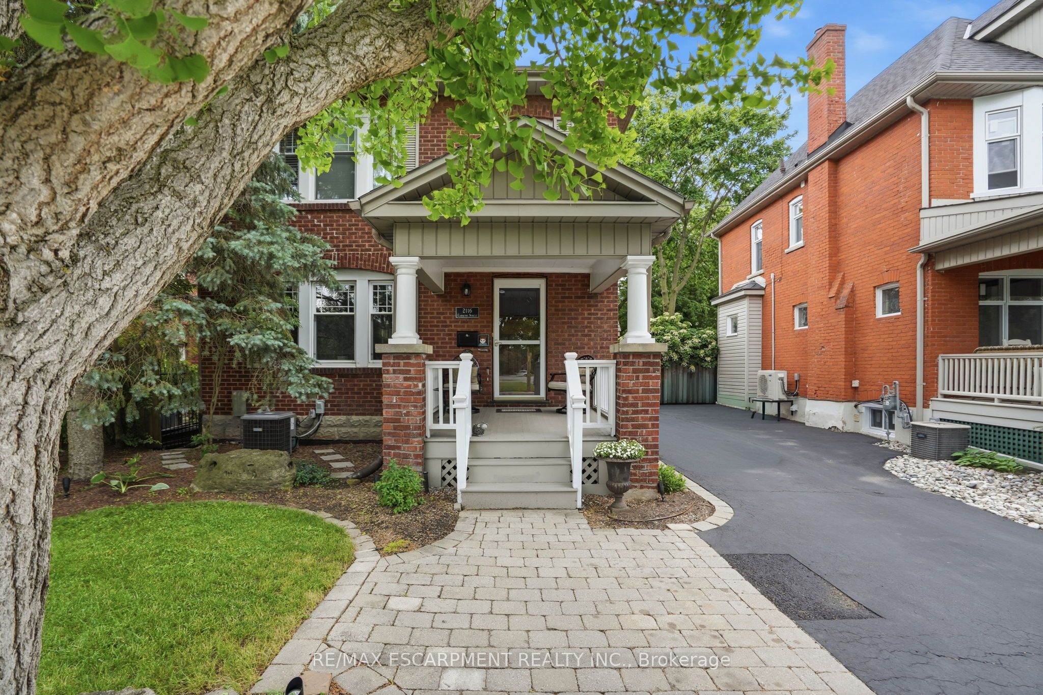 2116 Caroline Street, Burlington, ON L7R 1L8 photo 3