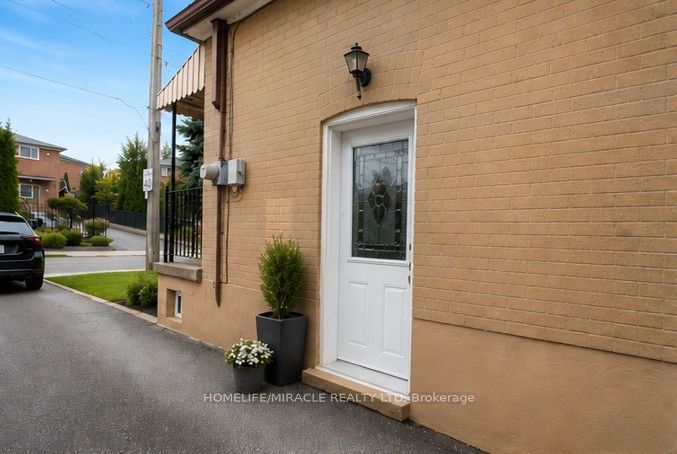 50 Haverson Boulevard, Toronto, ON M6M 3J6 photo 2