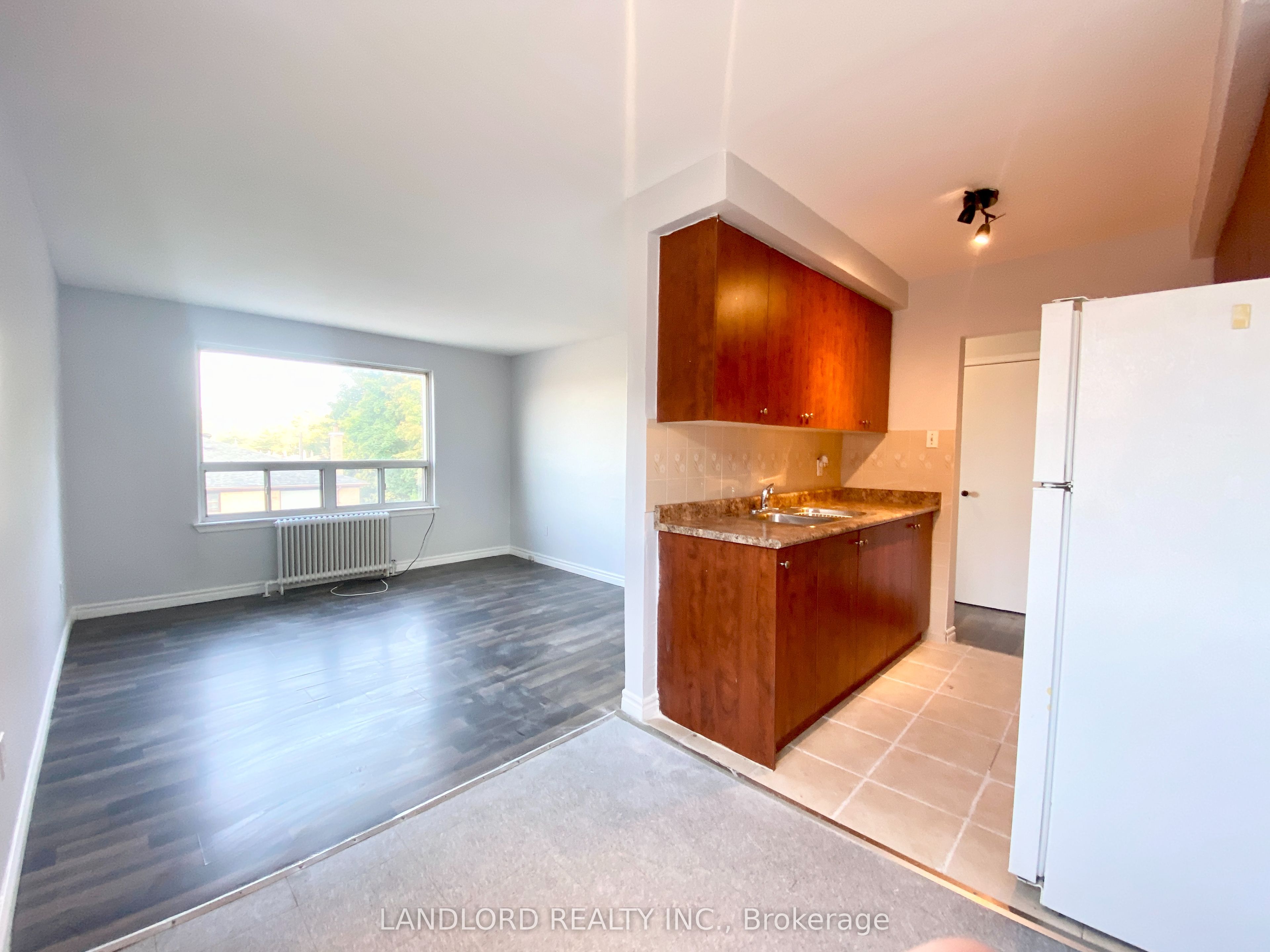 127 Scarlett Road 4, Toronto, ON M6N 4K6 photo 2