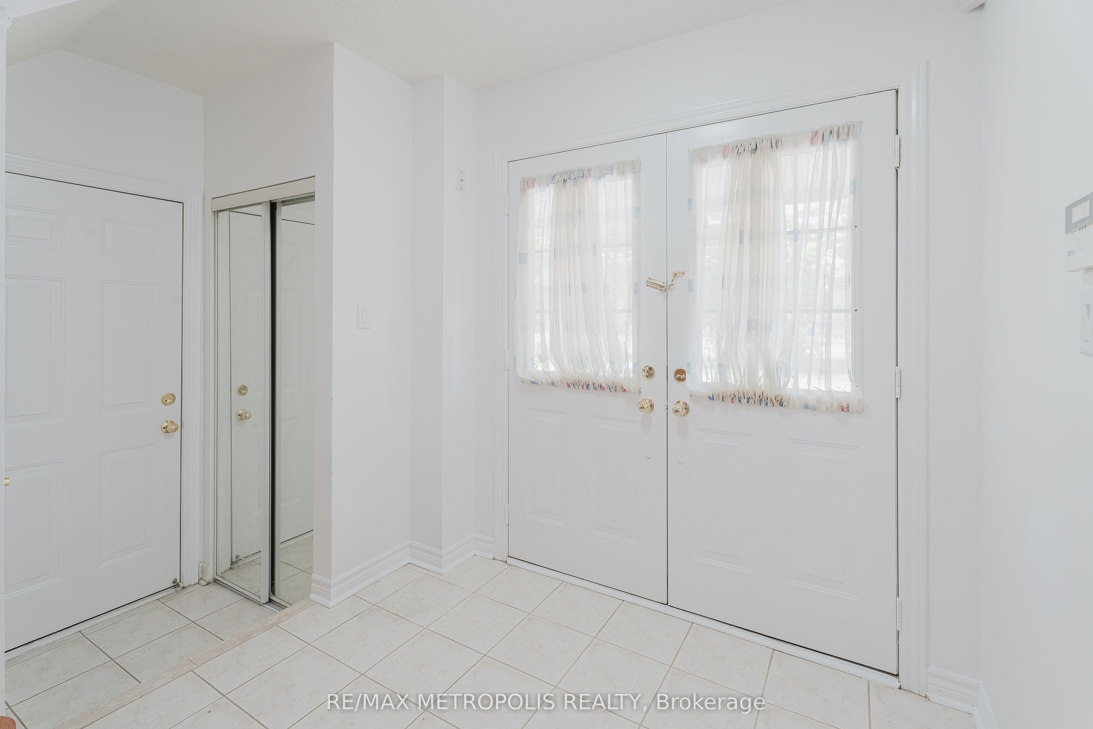 52 Gore Valley Trail, Brampton, ON L6P 2G9 photo 2