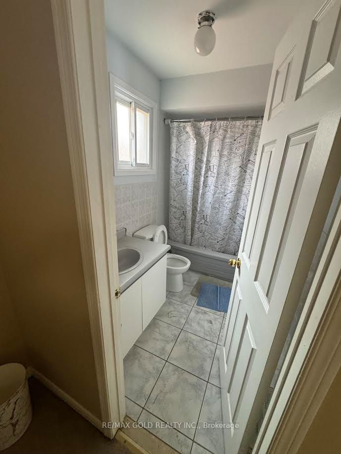 198 Harrowsmith Drive, Mississauga, ON L5R 1R9 photo 3