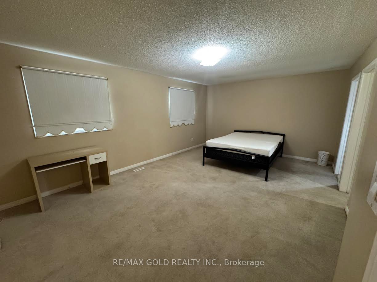 198 Harrowsmith Drive, Mississauga, ON L5R 1R9 photo 4