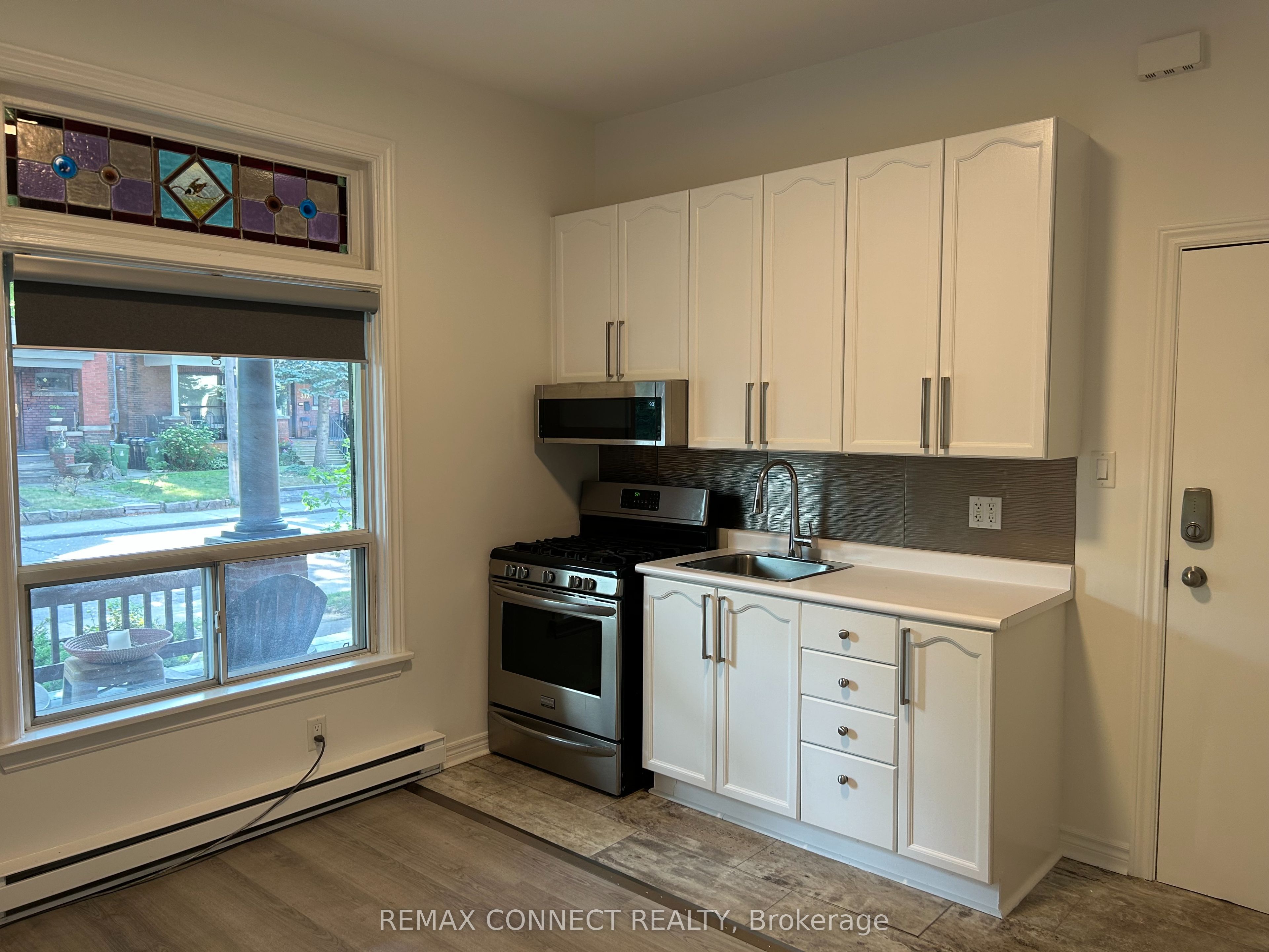 307 Pacific Avenue Suite 1, Toronto, ON M6P 2P8 photo 5
