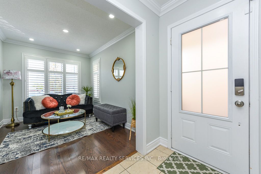 22 ROBERT PARKINSON Drive W, Brampton, ON L7A 0Y3 photo 3