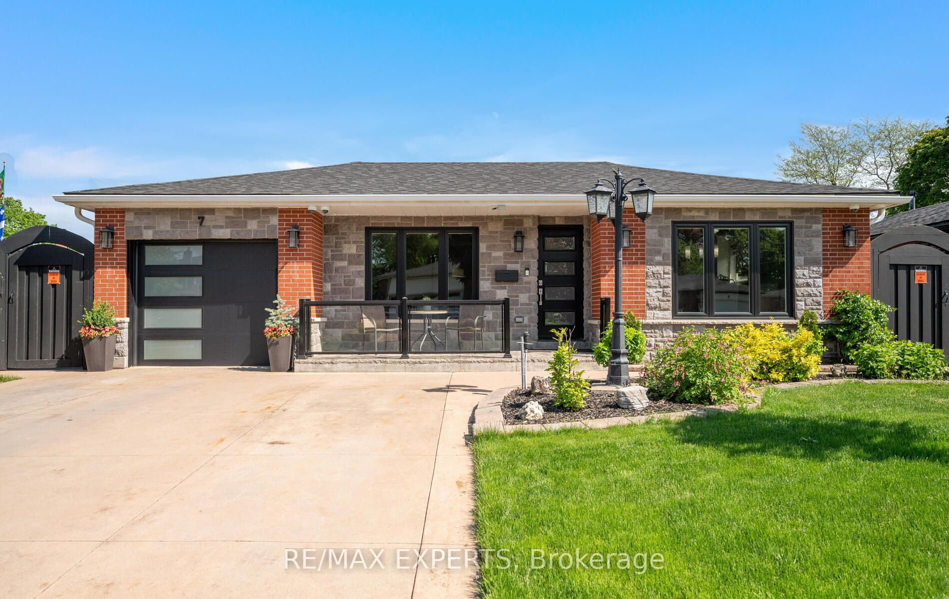 7 Goodwood Road, Brampton, ON L6S 1C4 photo 2