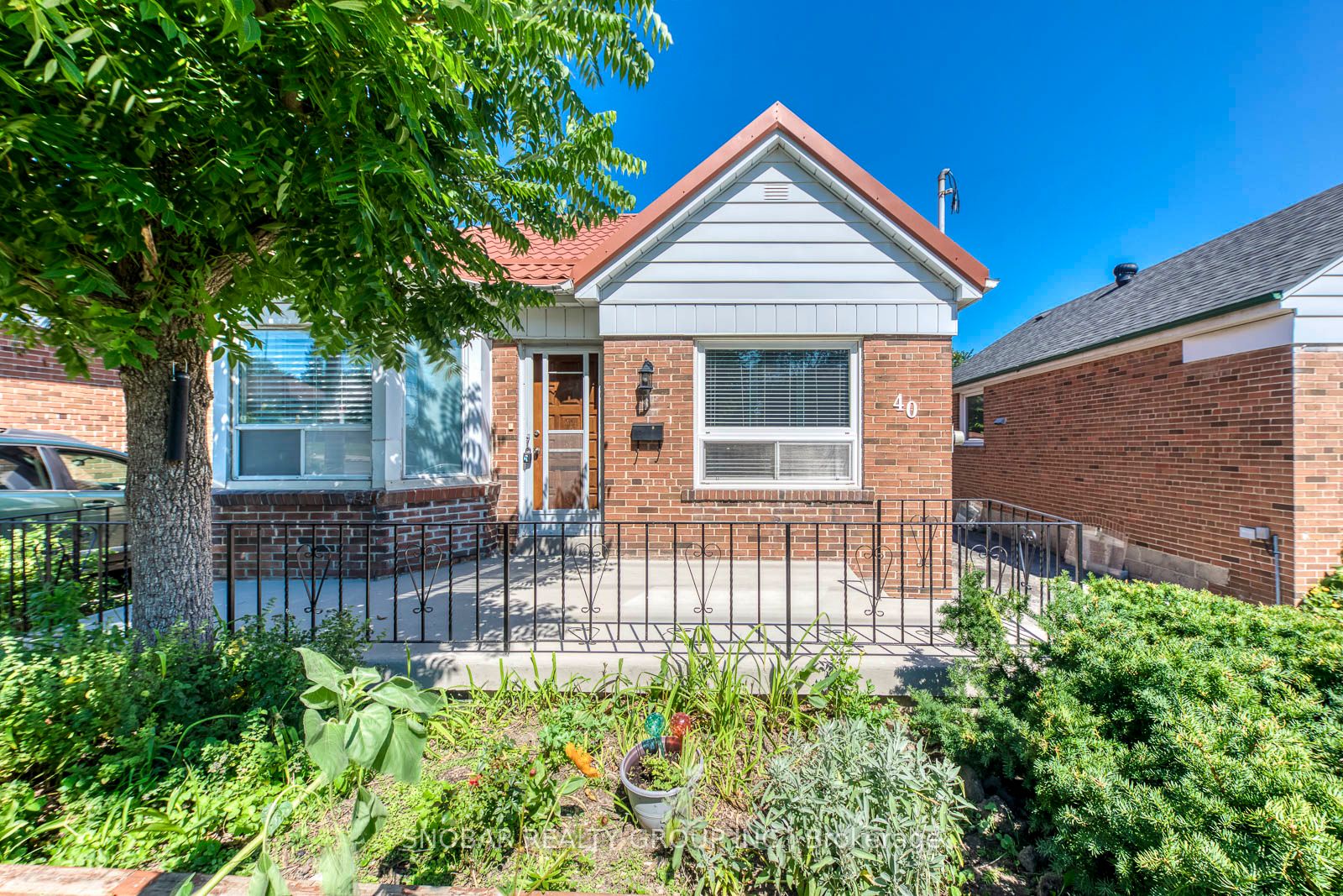 40 Dixon Road, Toronto, ON M9P 2L3