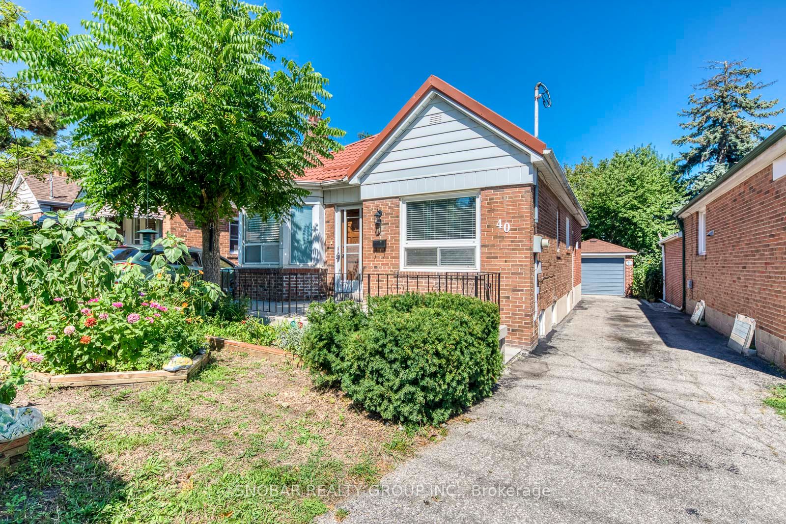 40 Dixon Road, Toronto, ON M9P 2L3 photo 2