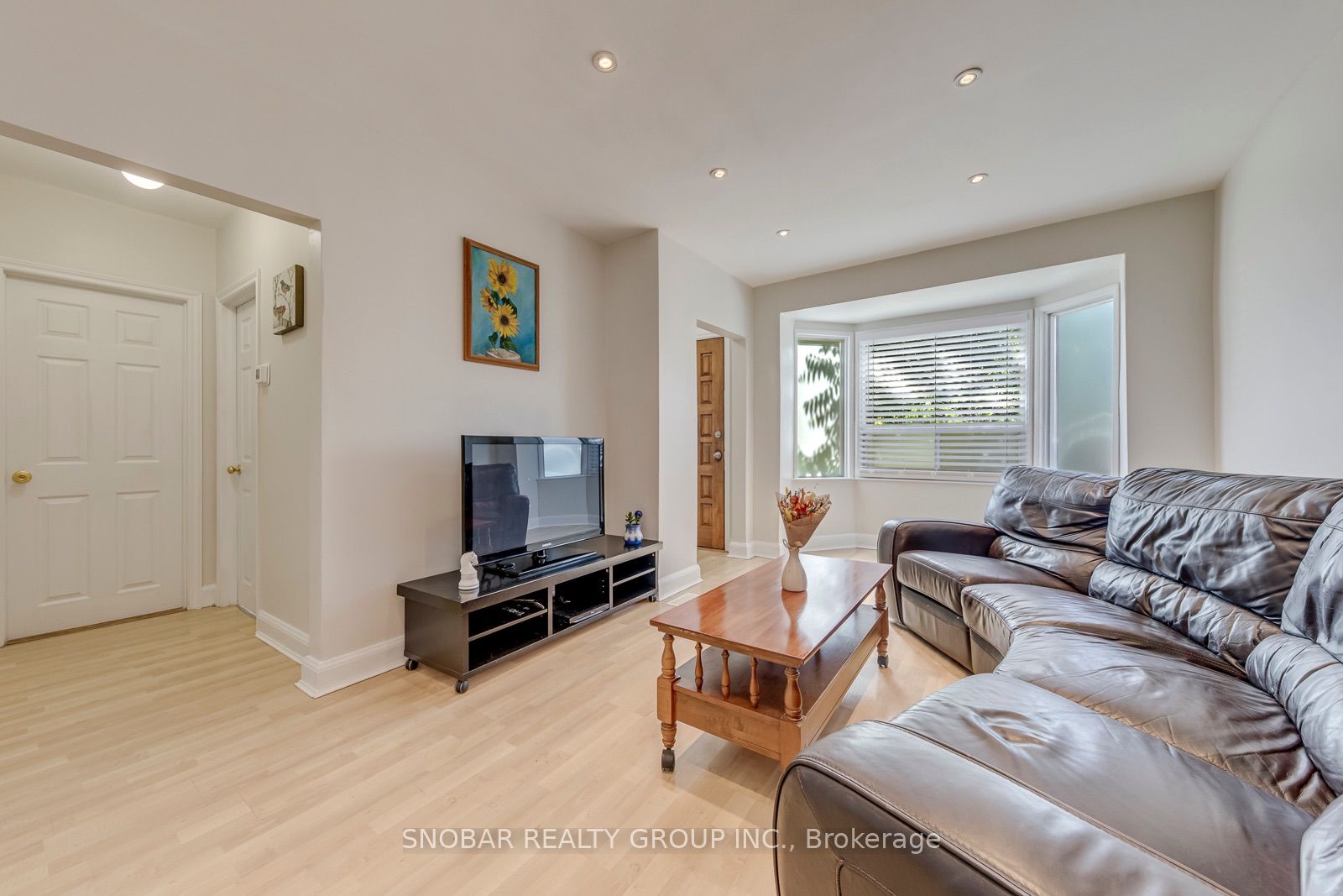 40 Dixon Road, Toronto, ON M9P 2L3 photo 4
