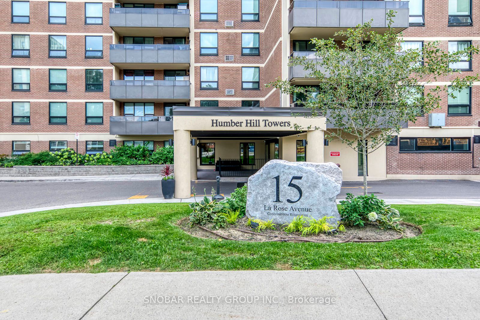 15 La Rose Avenue 204, Toronto, ON M9P 1A7 photo 2
