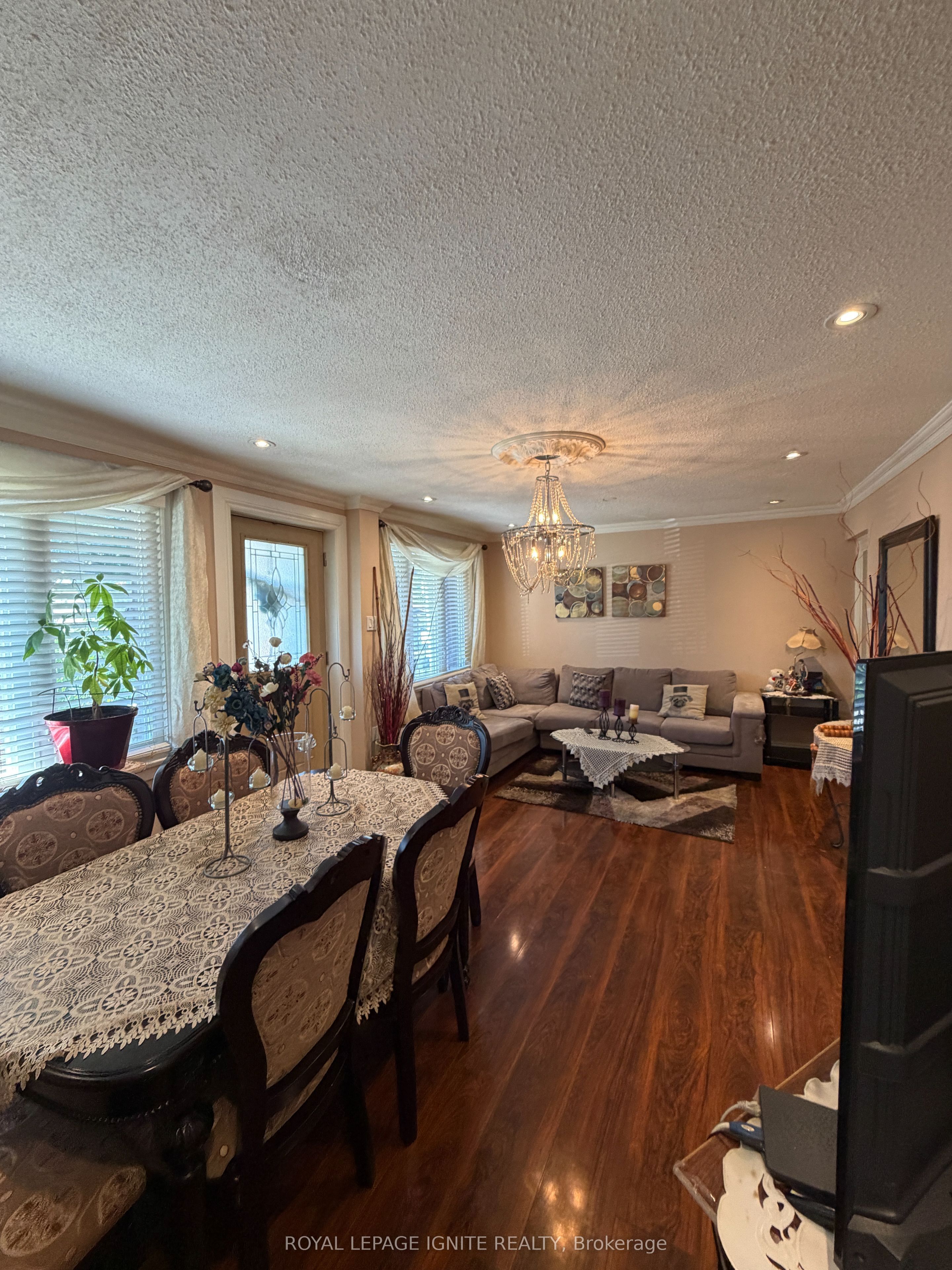 35 Hillary Avenue, Toronto, ON M6N 2B9 photo 3