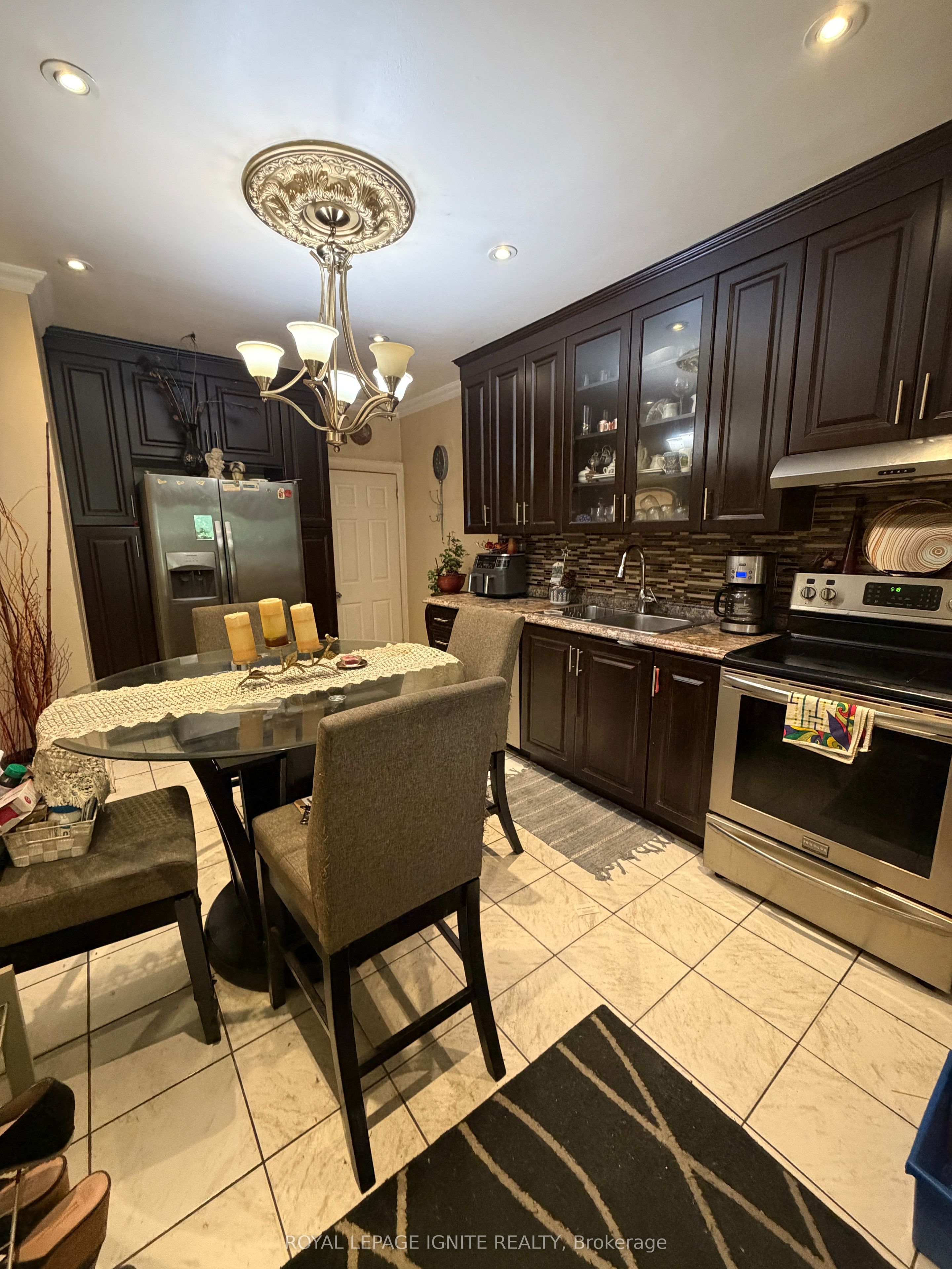 35 Hillary Avenue, Toronto, ON M6N 2B9 photo 5