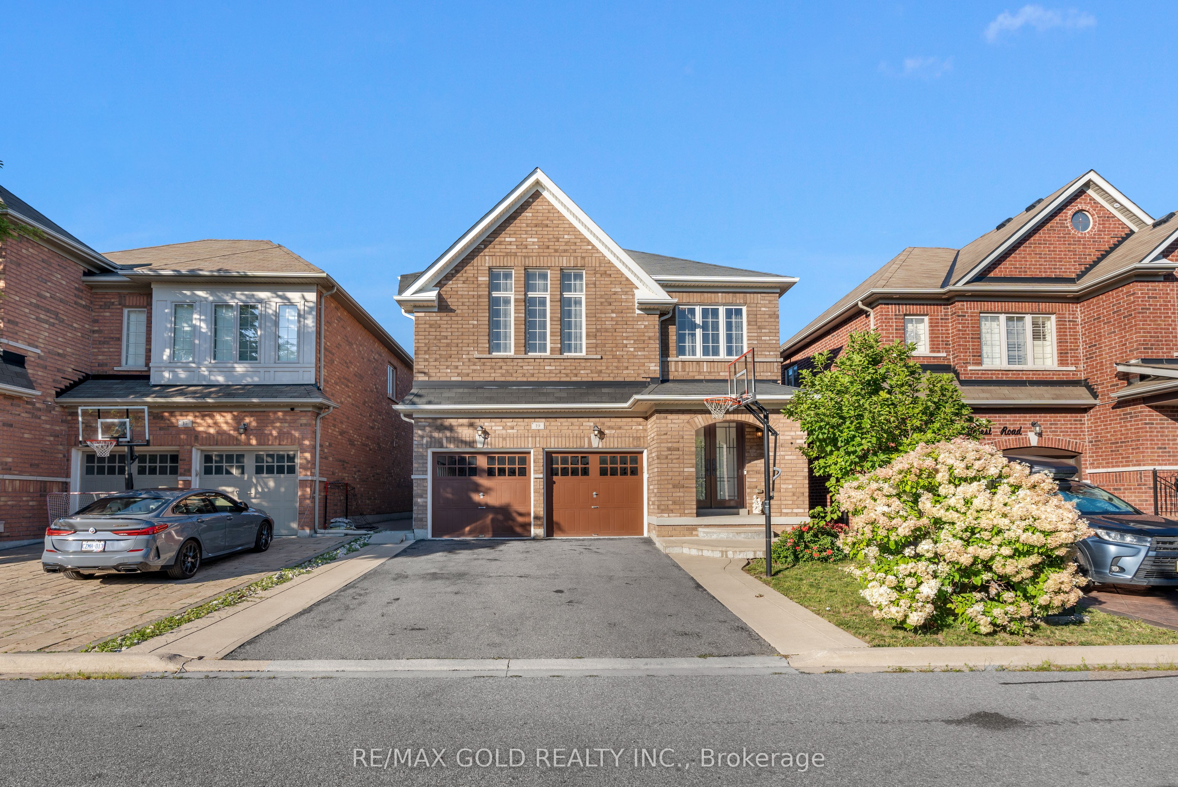 19 Bellcrest Road, Brampton, ON L6Y 2M7 photo 3
