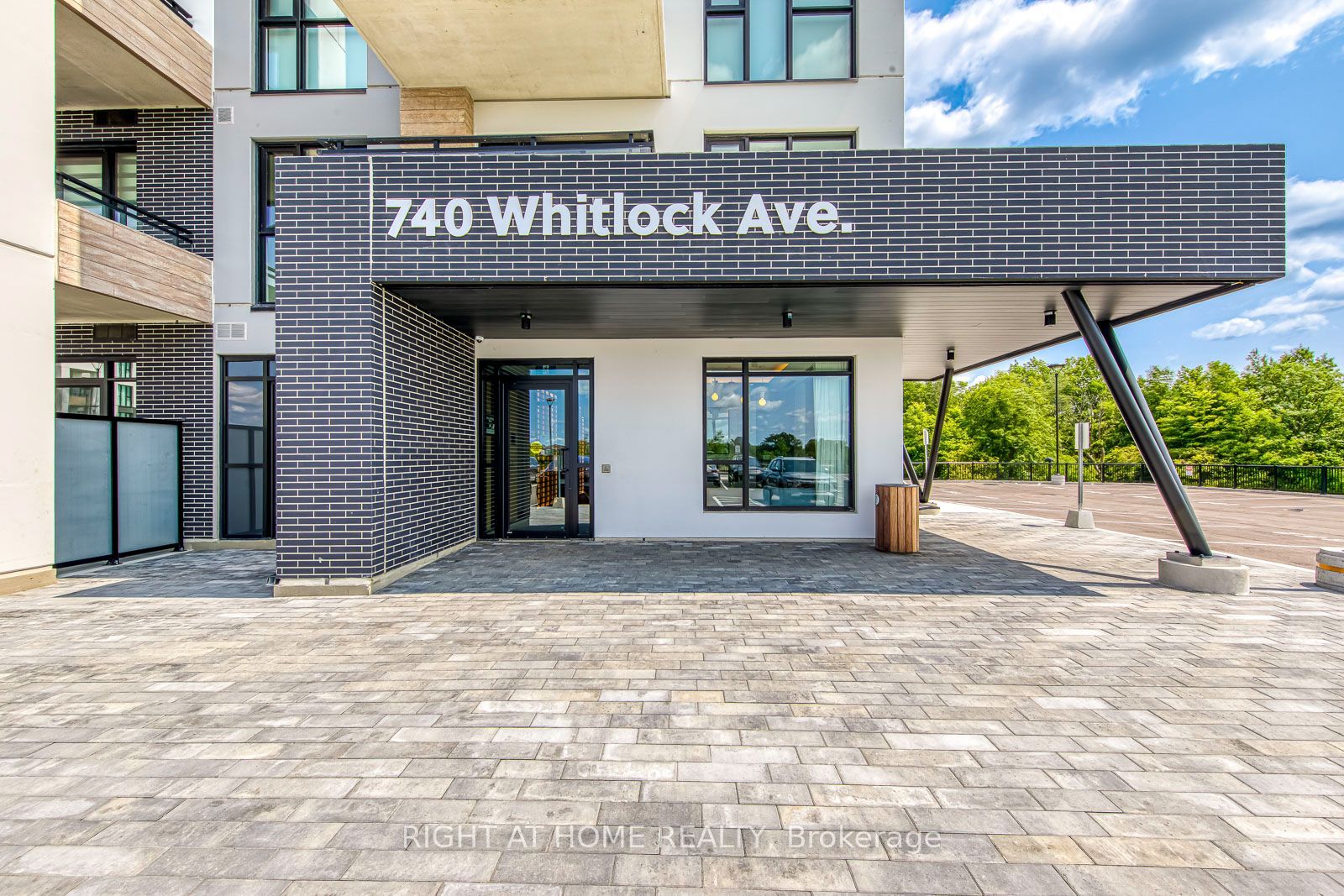 740 Whitlock Avenue 602, Milton, ON L9E 2B6 photo 2