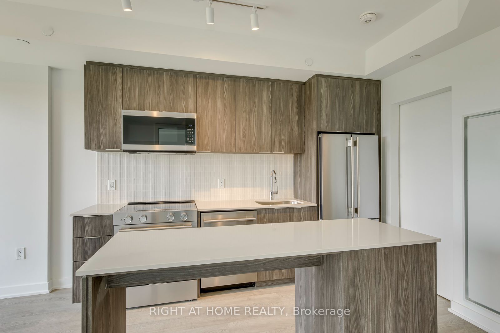 740 Whitlock Avenue 602, Milton, ON L9E 2B6 photo 5