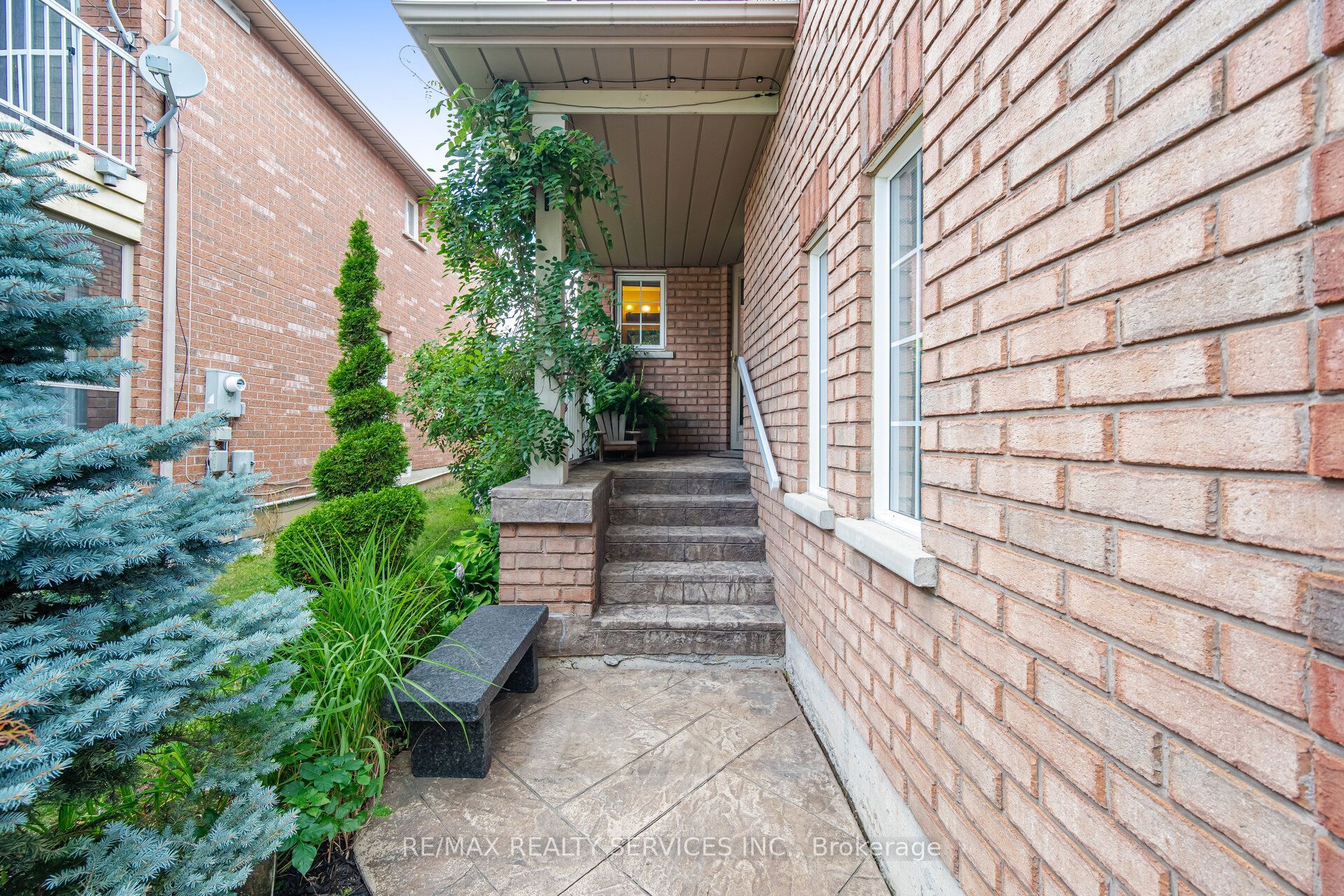 23 Swansea Meadows Drive, Brampton, ON L7A 2C5 photo 2