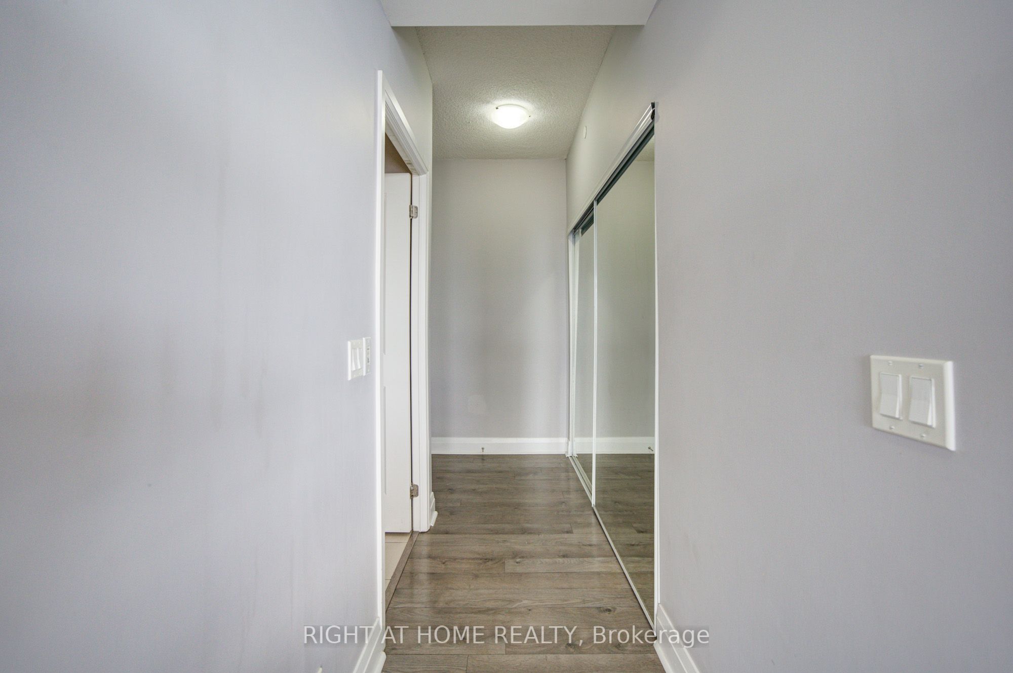 15 Zorra Street 1807, Toronto, ON M8Z 0C1 photo 5