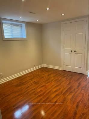 3589 Birchmeadow Crescent, Mississauga, ON L4Y 3R8 photo 4